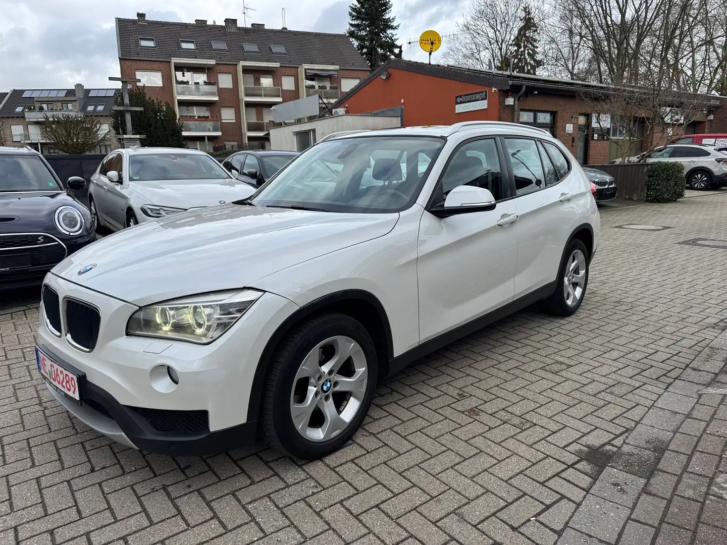 BMW X1 20 d xDrive Panorama-R.Kamera AUTOMATIK Weiß - 1