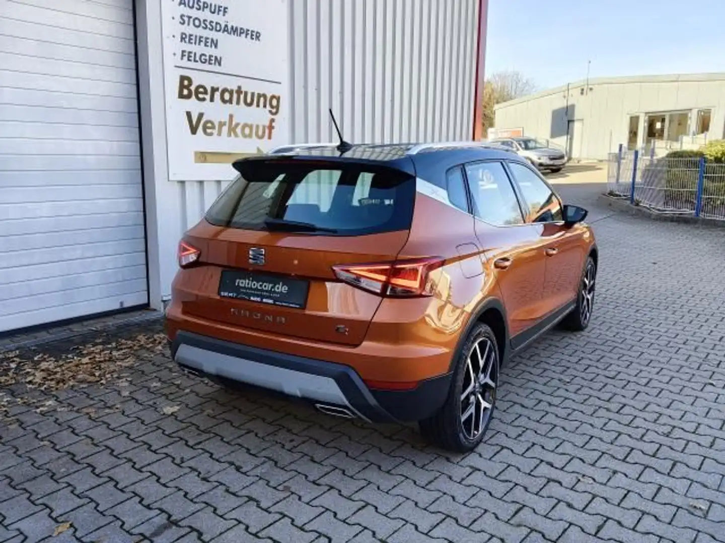 SEAT Arona ARONA FR 1.5 EVO TSI NAVI VOLL-LED EINPARKH. FSE Orange - 2