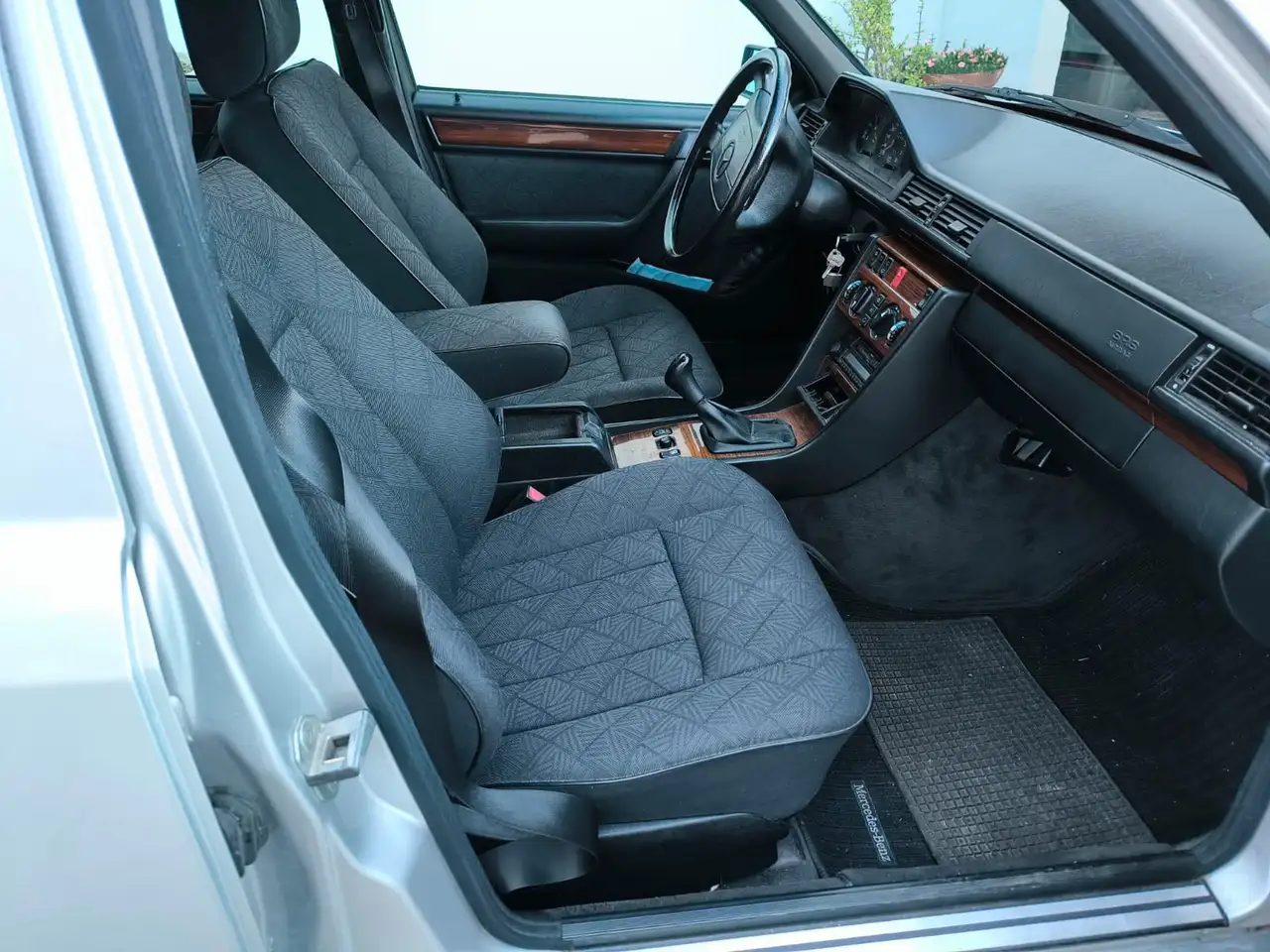 Mercedes-Benz 200 s124 sw, foto 7
