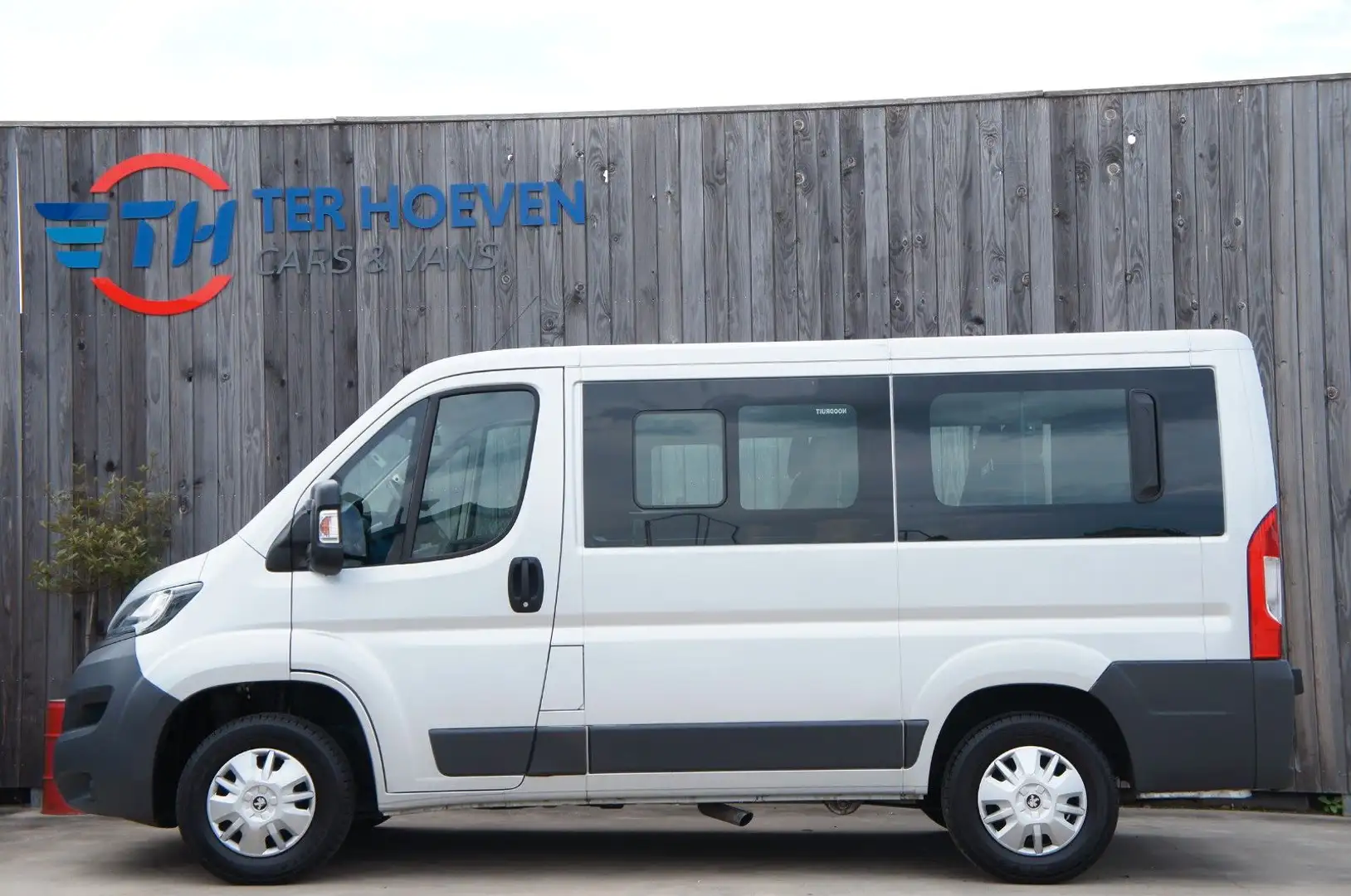 Peugeot Boxer 2.0 BlueHDi 9-Sitzer Klima Standheiz. 96KW Plateado - 1