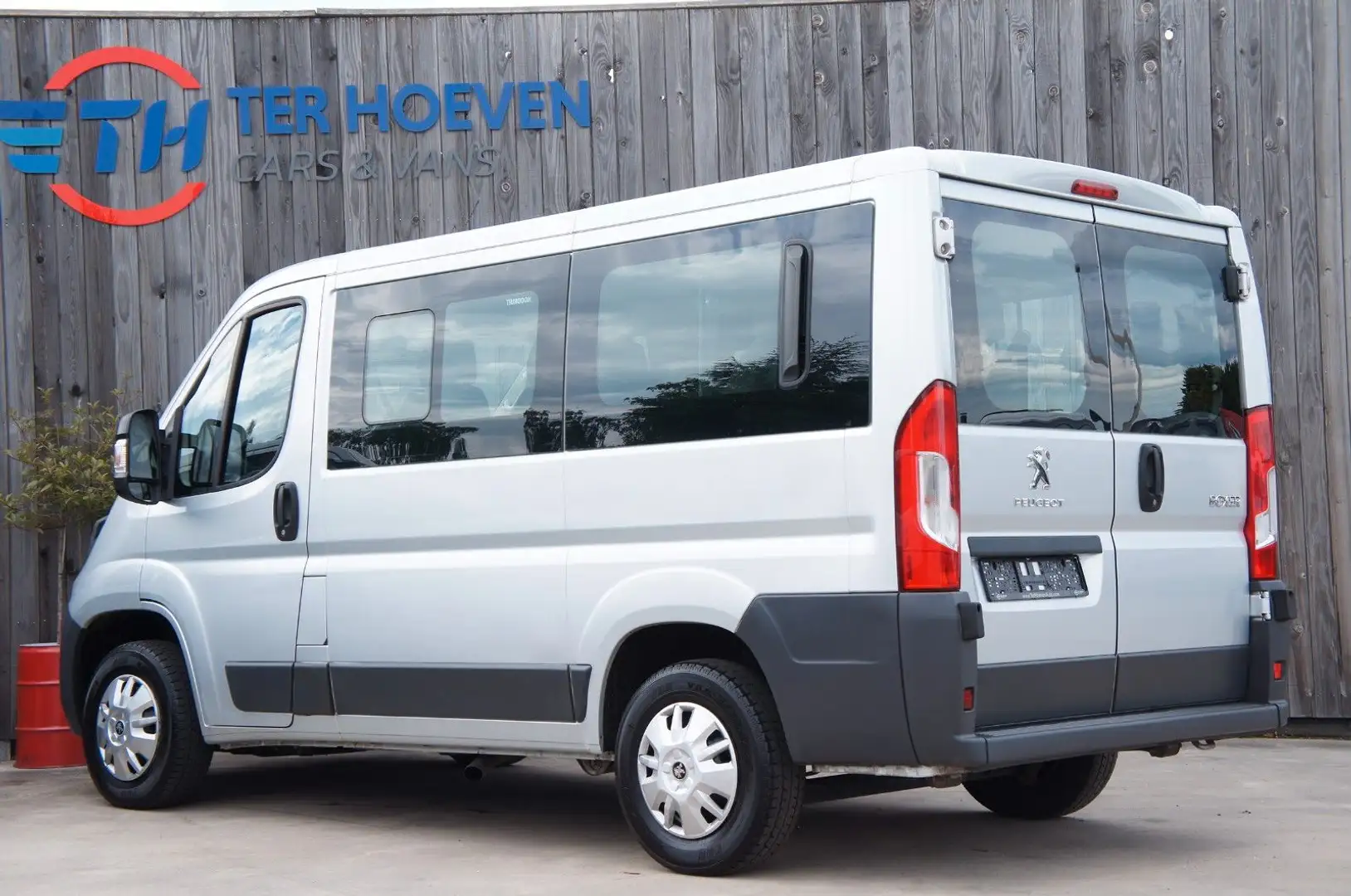 Peugeot Boxer 2.0 BlueHDi 9-Sitzer Klima Standheiz. 96KW Plateado - 2