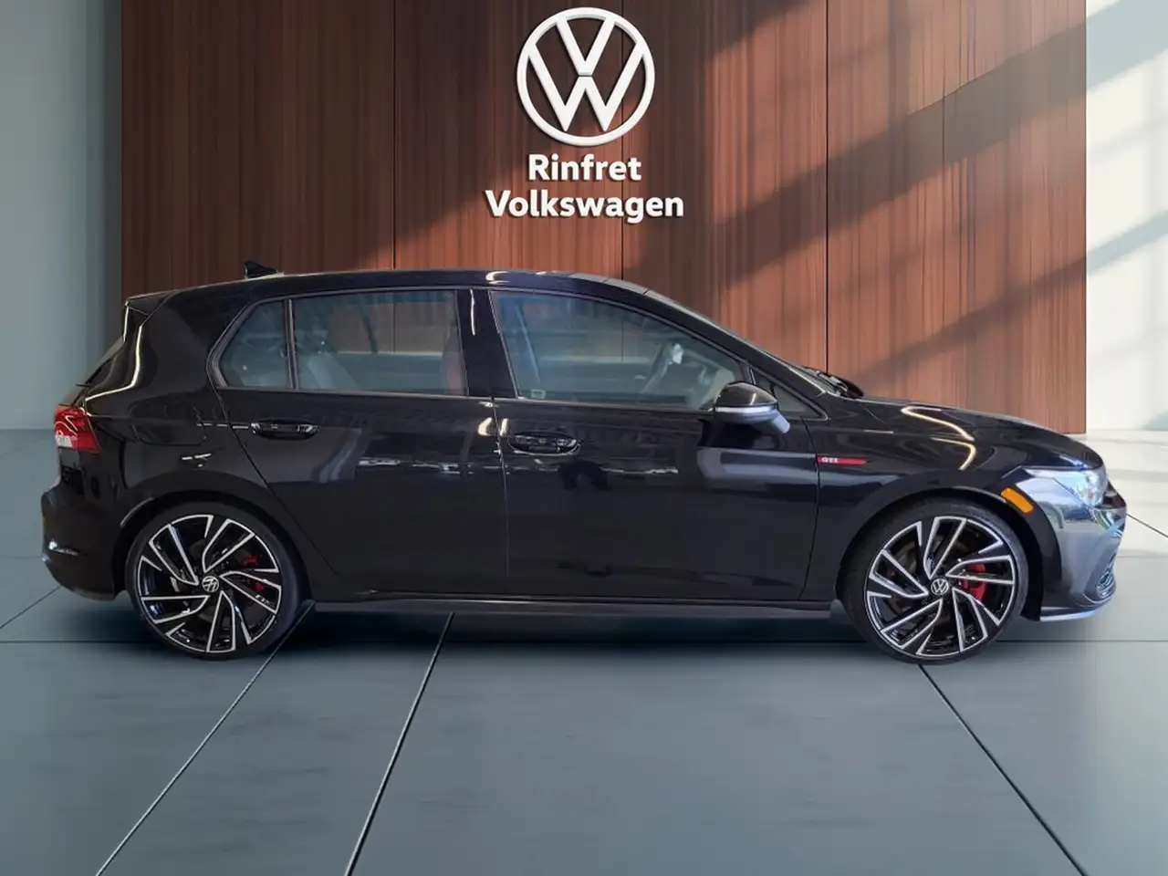 Volkswagen Golf GTI снимка Volkswagen Golf GTI