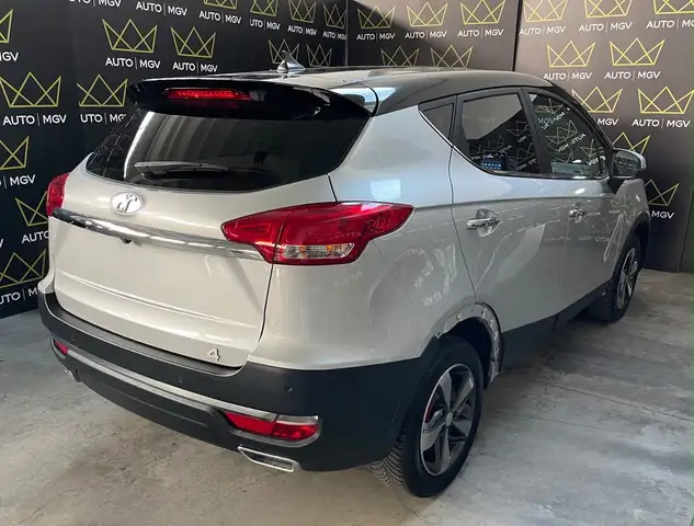 DR Automobiles DR4 view 4