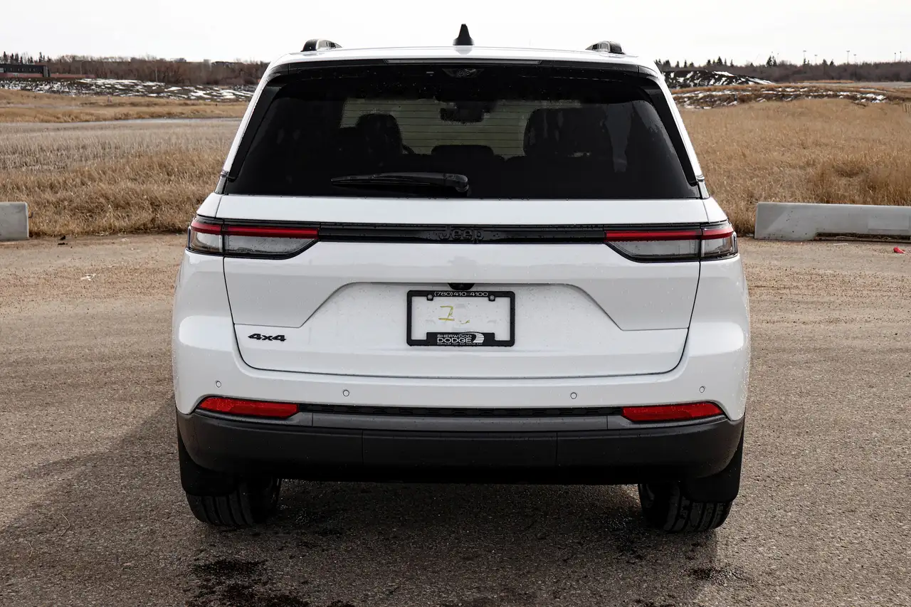 Jeep Grand Cherokee снимка Jeep Grand Cherokee