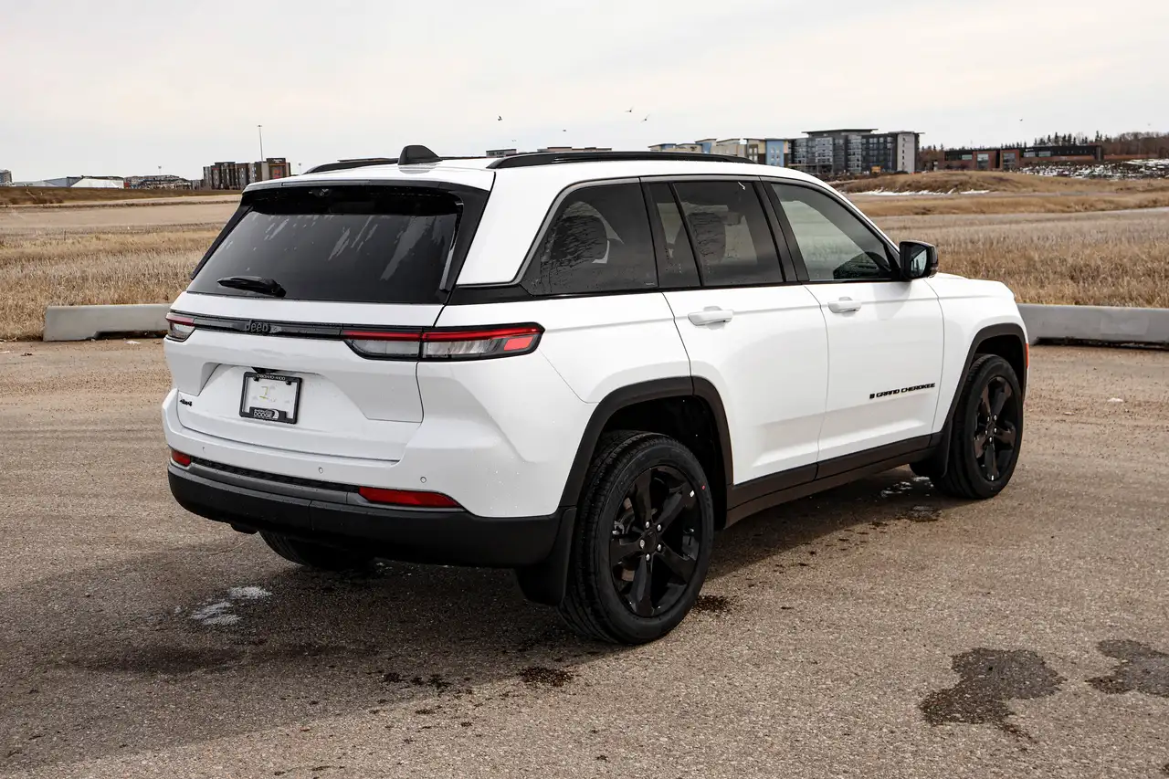 Jeep Grand Cherokee снимка Jeep Grand Cherokee