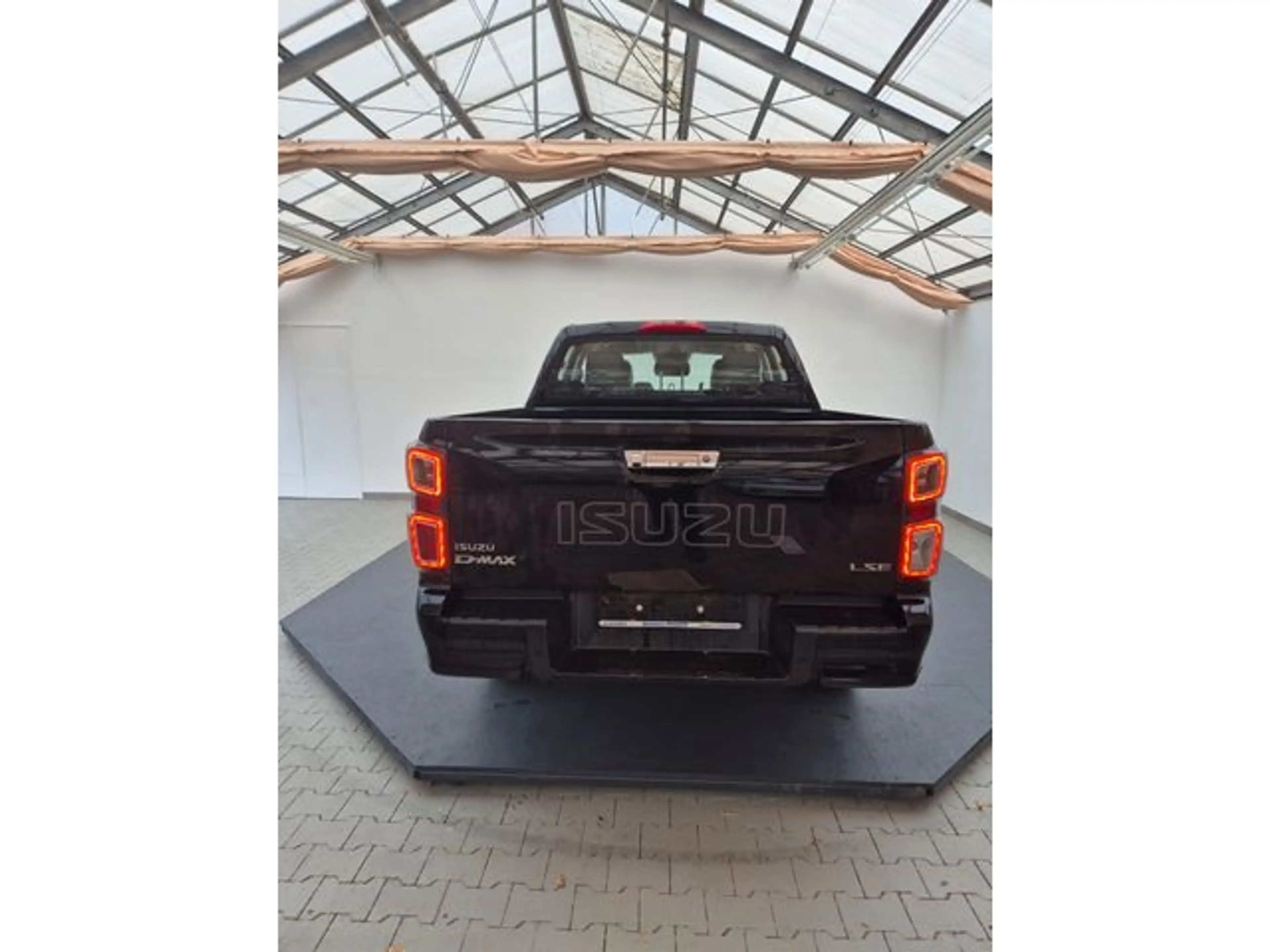 Isuzu D-Max Double Cab 4WD LSE A/T — photo 6