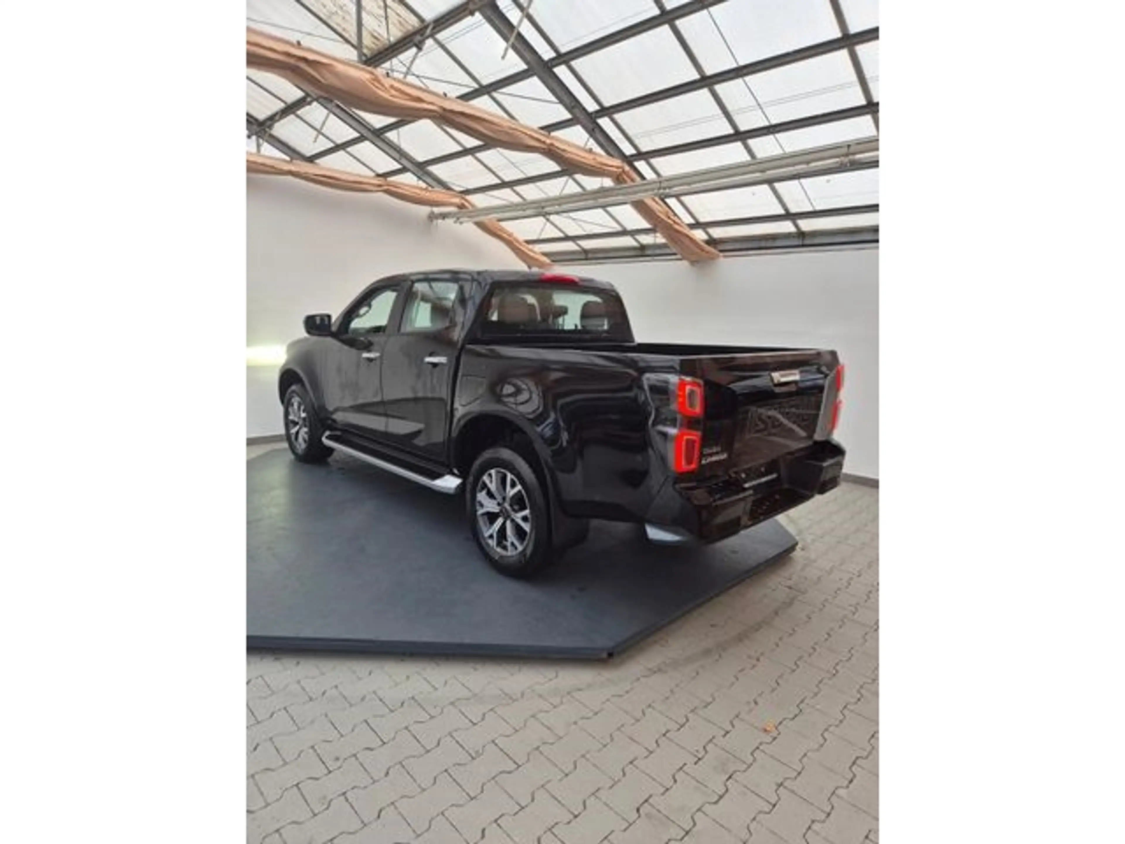 Isuzu D-Max Double Cab 4WD LSE A/T — photo 2