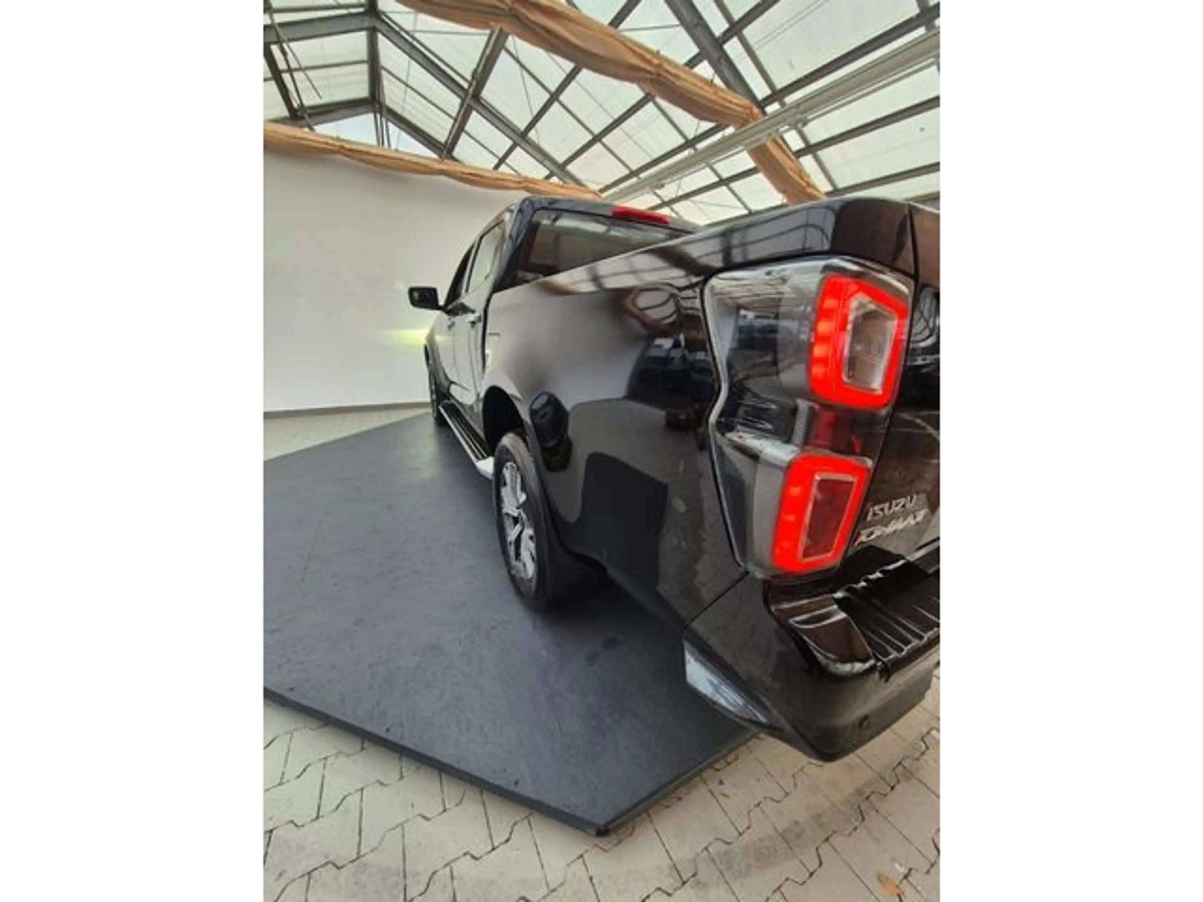 Isuzu D-Max Double Cab 4WD LSE A/T — photo 9