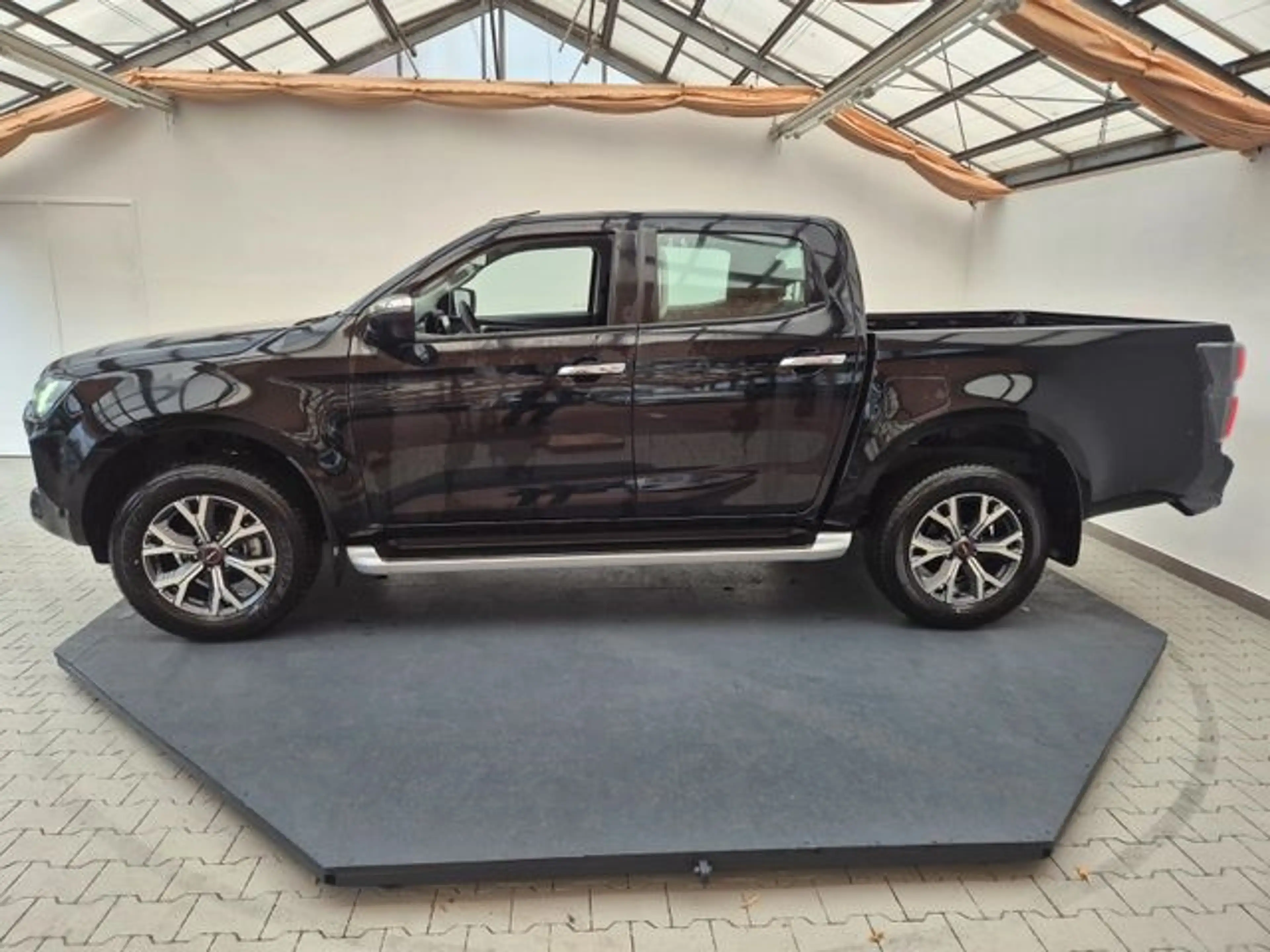 Isuzu D-Max Double Cab 4WD LSE A/T — photo 5