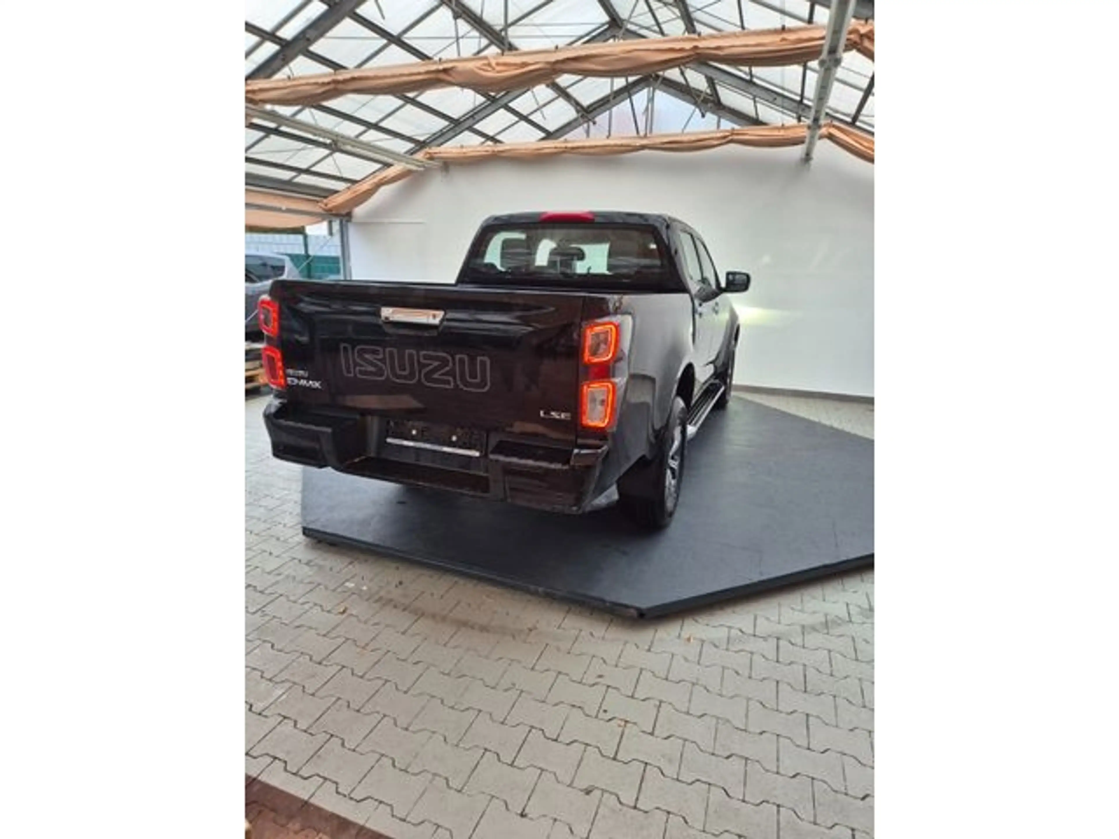Isuzu D-Max Double Cab 4WD LSE A/T — photo 7