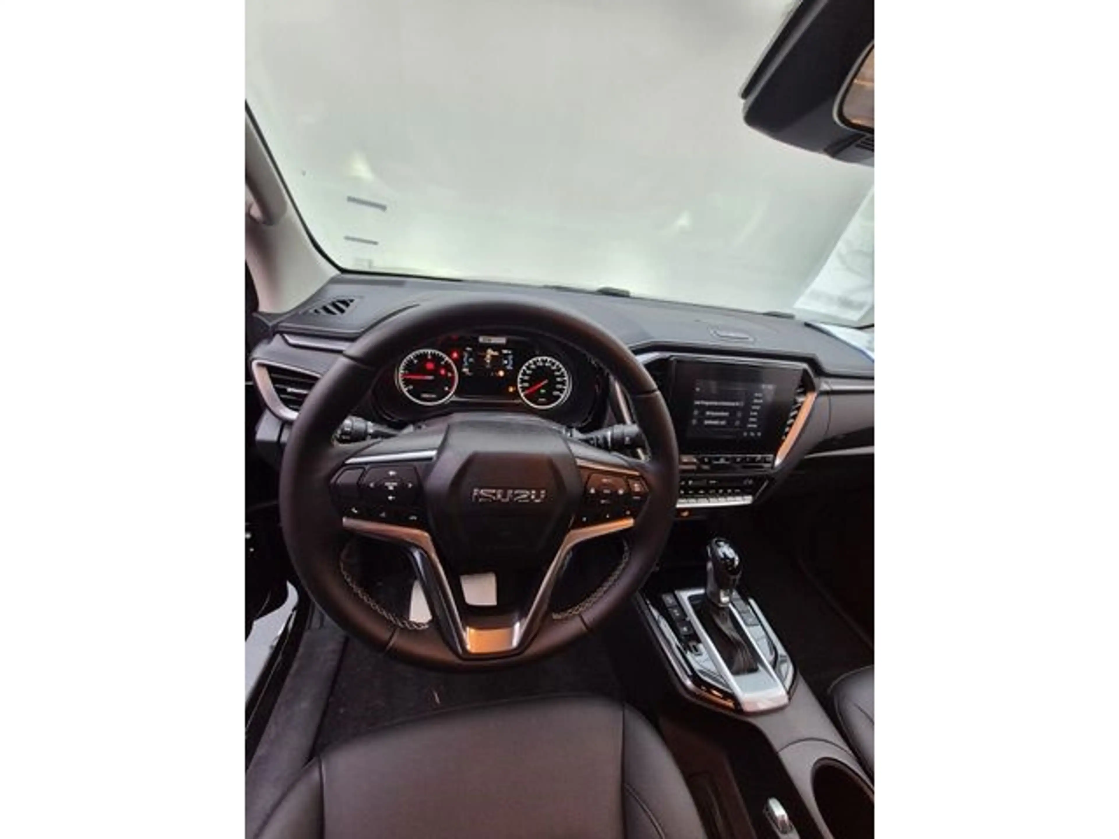 Isuzu D-Max Double Cab 4WD LSE A/T — photo 13