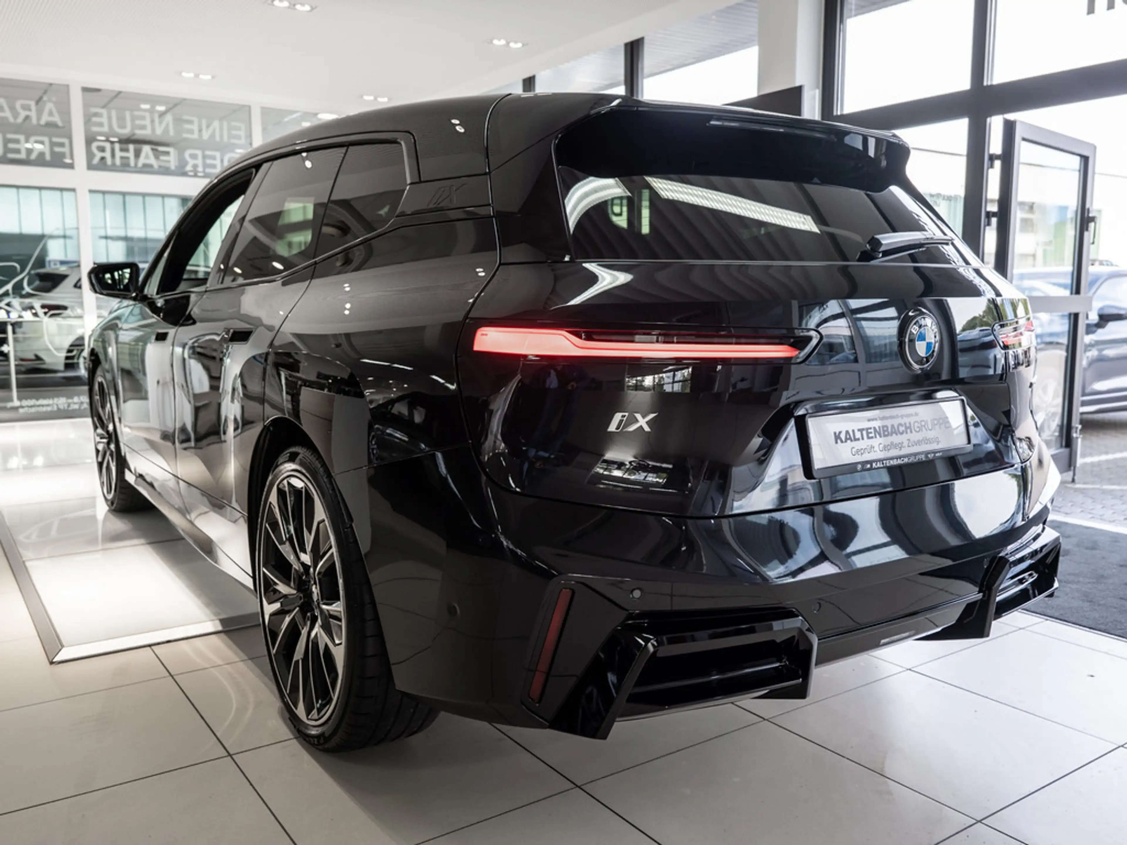 BMW iX xDrive60 M-Sport Pro FACEL. 360° PANO LED — photo 7