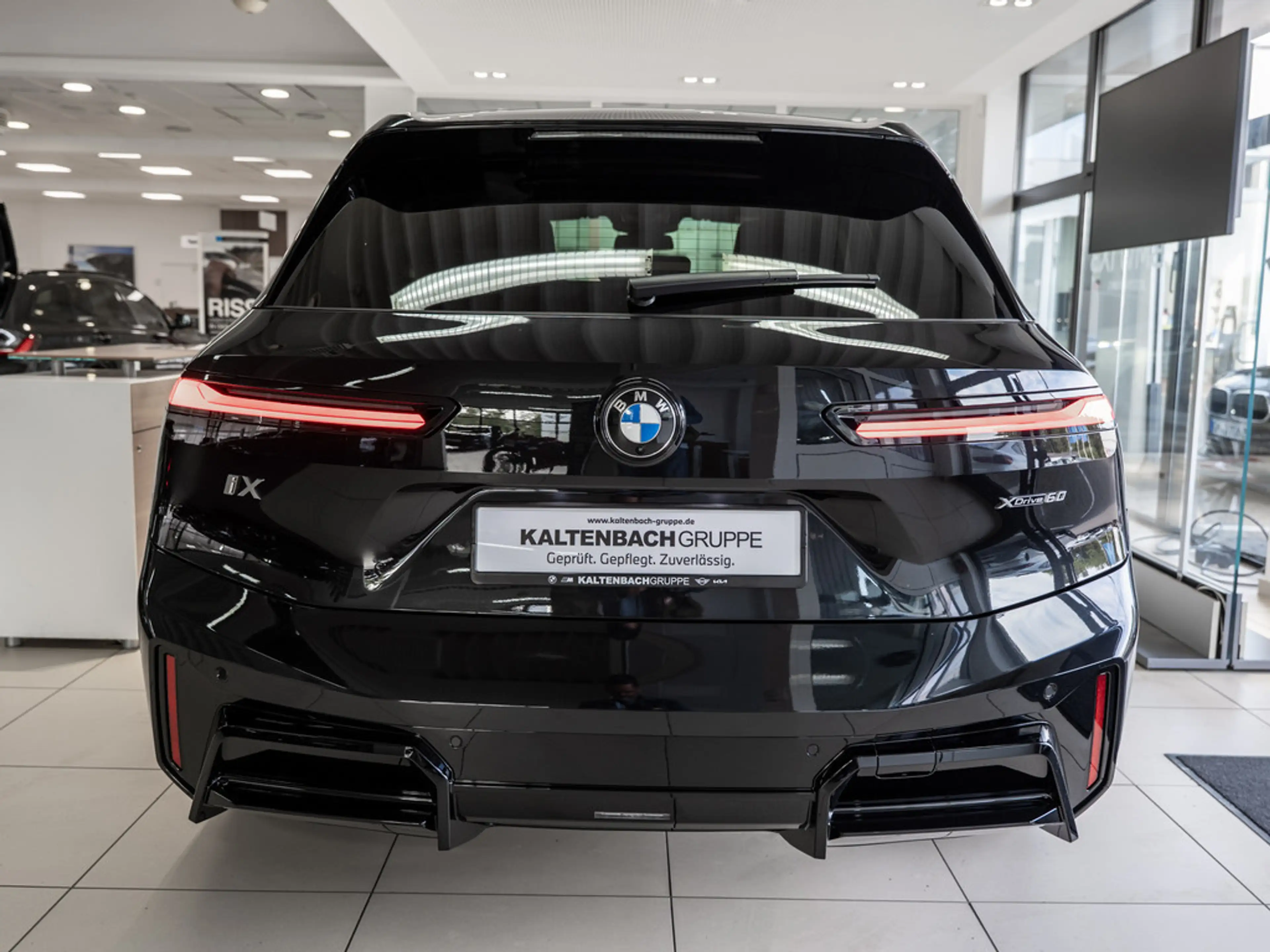 BMW iX xDrive60 M-Sport Pro FACEL. 360° PANO LED — photo 6