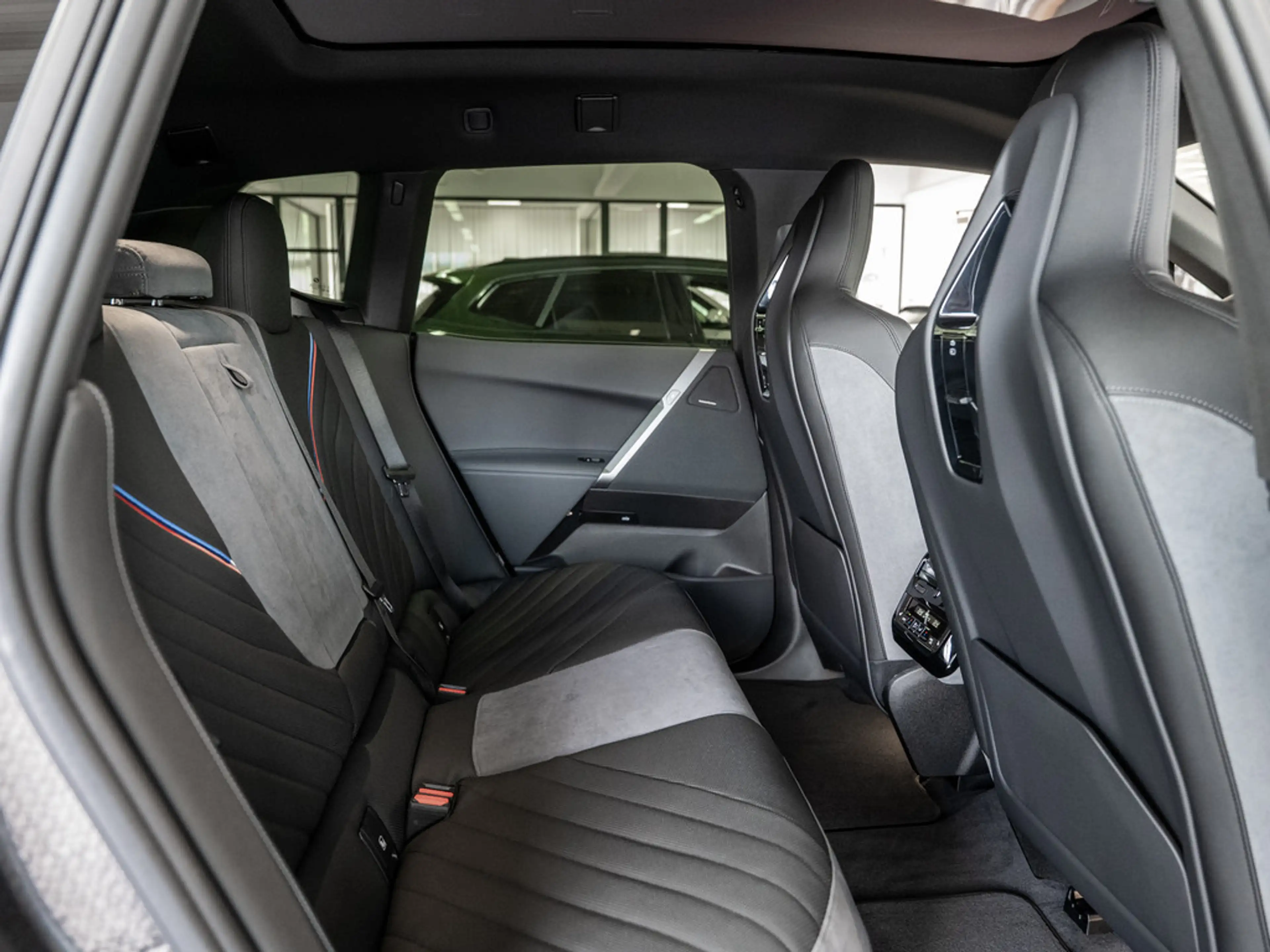 BMW iX xDrive60 M-Sport Pro FACEL. 360° PANO LED — photo 9