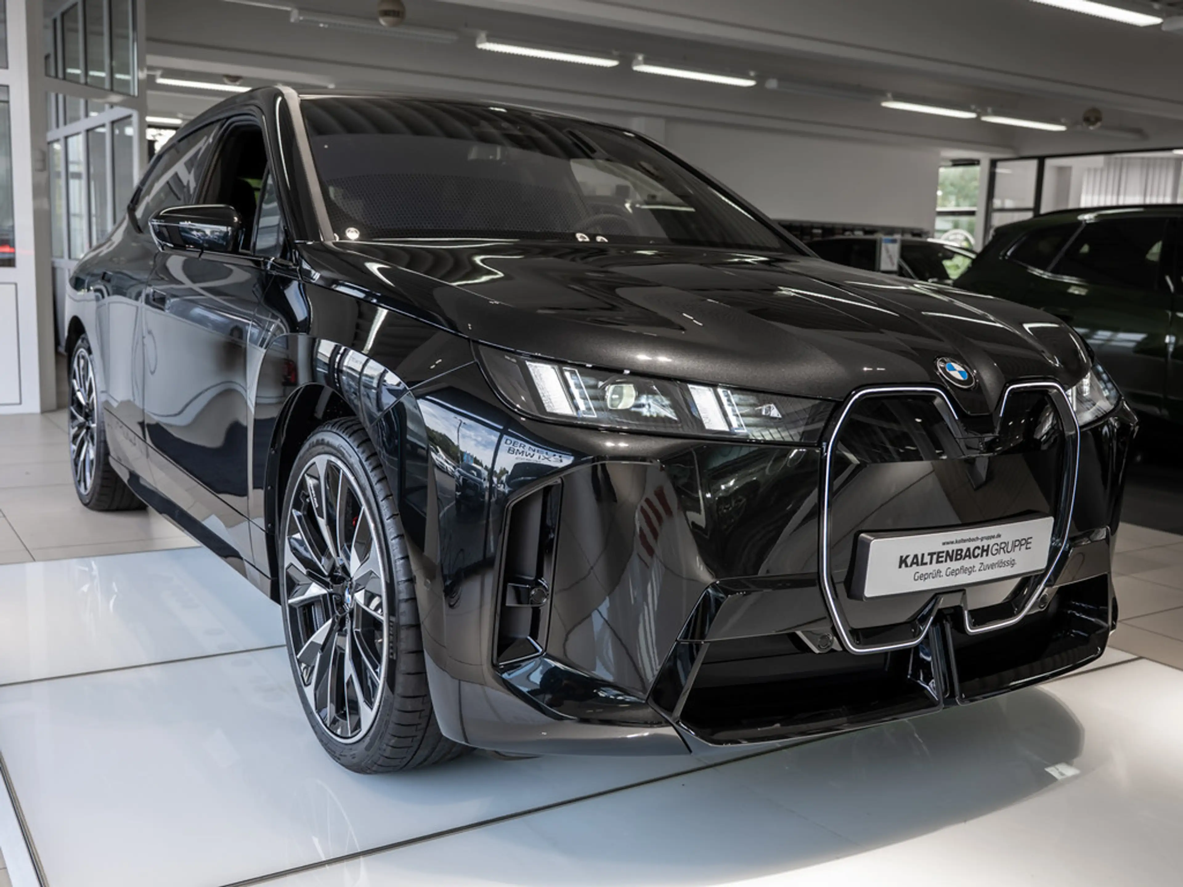 BMW iX xDrive60 M-Sport Pro FACEL. 360° PANO LED — photo 4