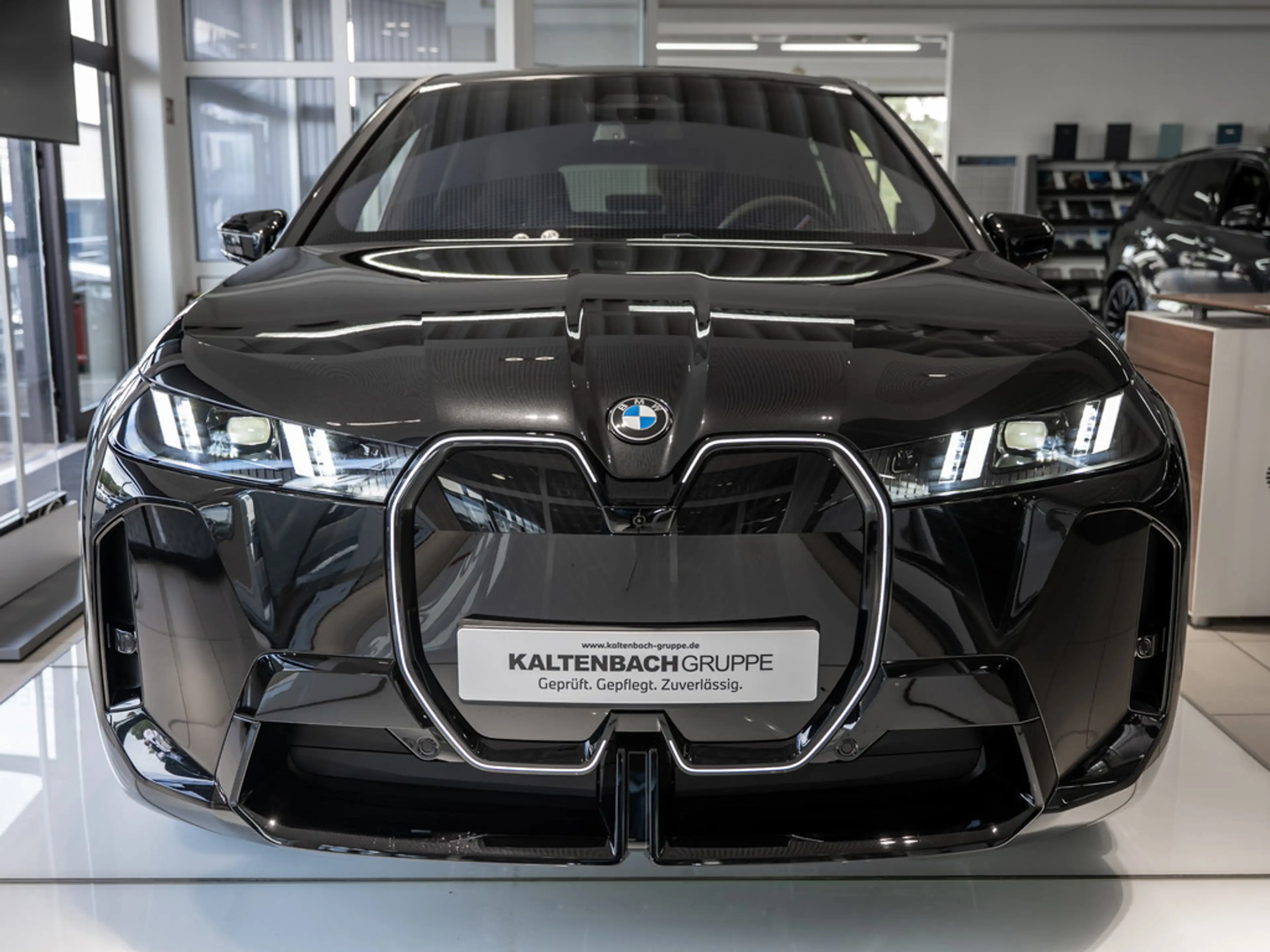 BMW iX xDrive60 M-Sport Pro FACEL. 360° PANO LED — photo 3