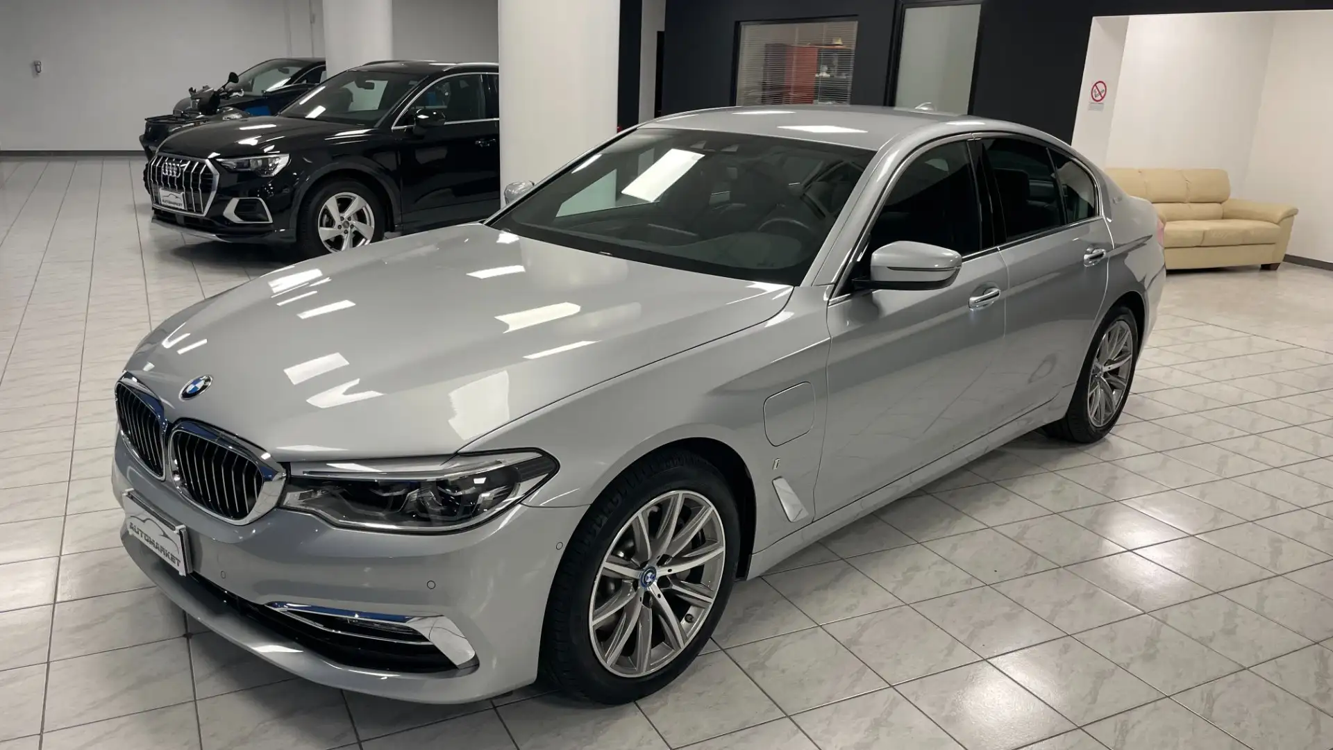 BMW 530 530e Luxury Grey - 1