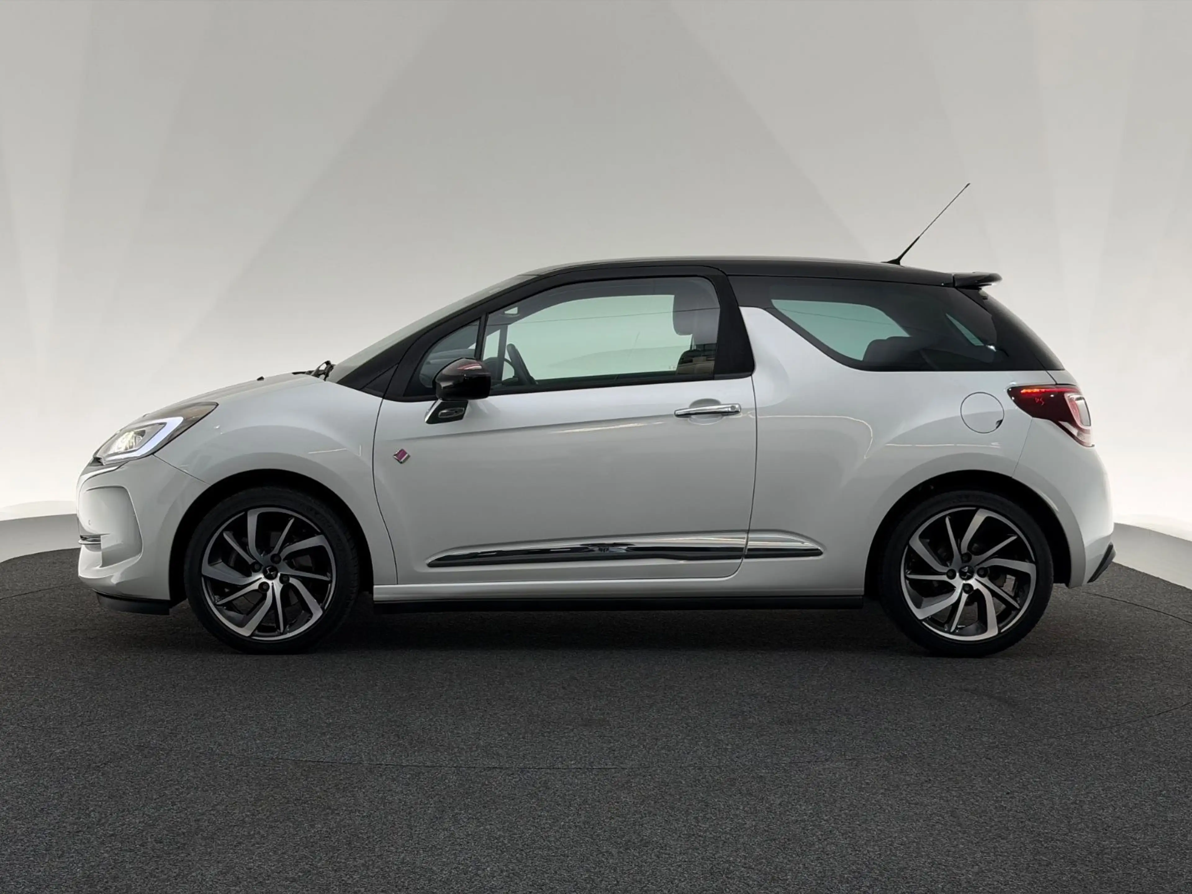 DS Automobiles DS 3 1.6 THP*PERFORMANCE LINE*LED-RKAM-HiFi-TEMPO — photo 4