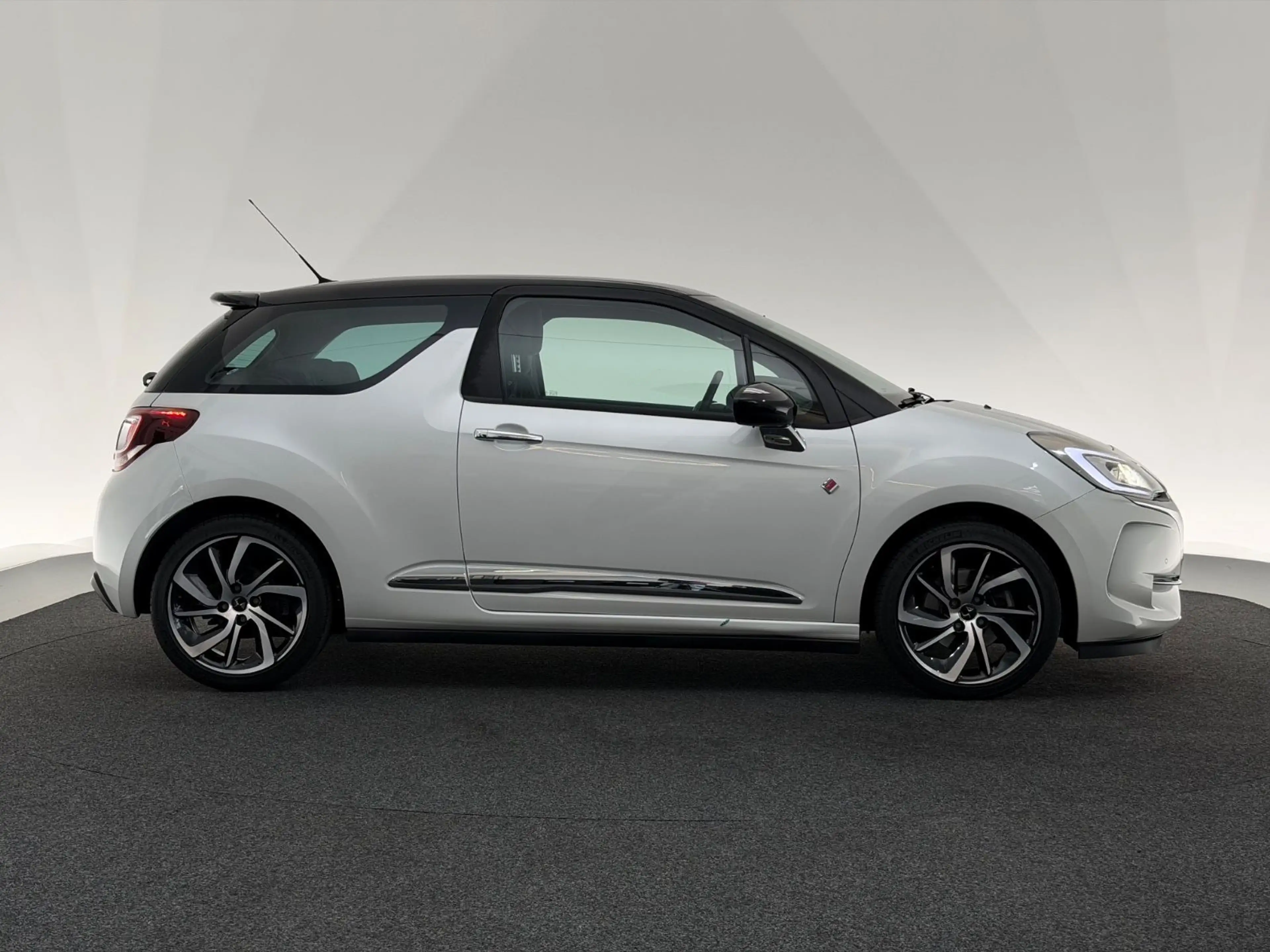 DS Automobiles DS 3 1.6 THP*PERFORMANCE LINE*LED-RKAM-HiFi-TEMPO — photo 8