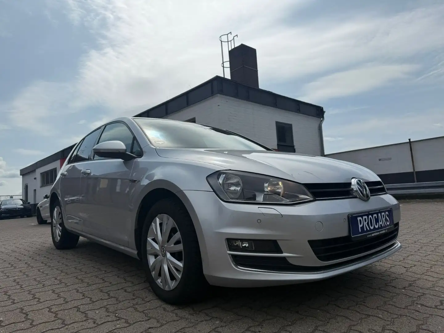 Volkswagen Golf VII Lim. Lounge AUT. 1.4 TSI BMT*PDC*SITZH Silber - 1