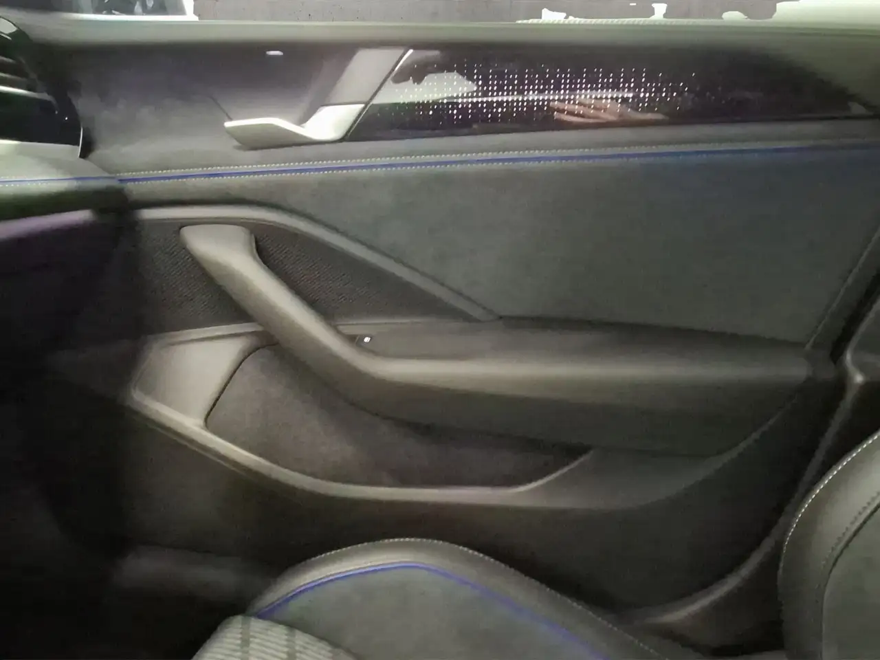 Volkswagen Passat Variant R-Line 2,0 l TDI SCR 110 kW (150 16