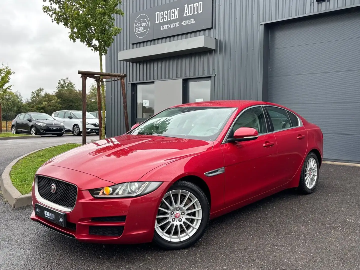 Jaguar XE 2.0D 163Ch PERFORMANCE SPORT / CUIR / CAMERA / LED / LANE ASSIST Rouge - 1