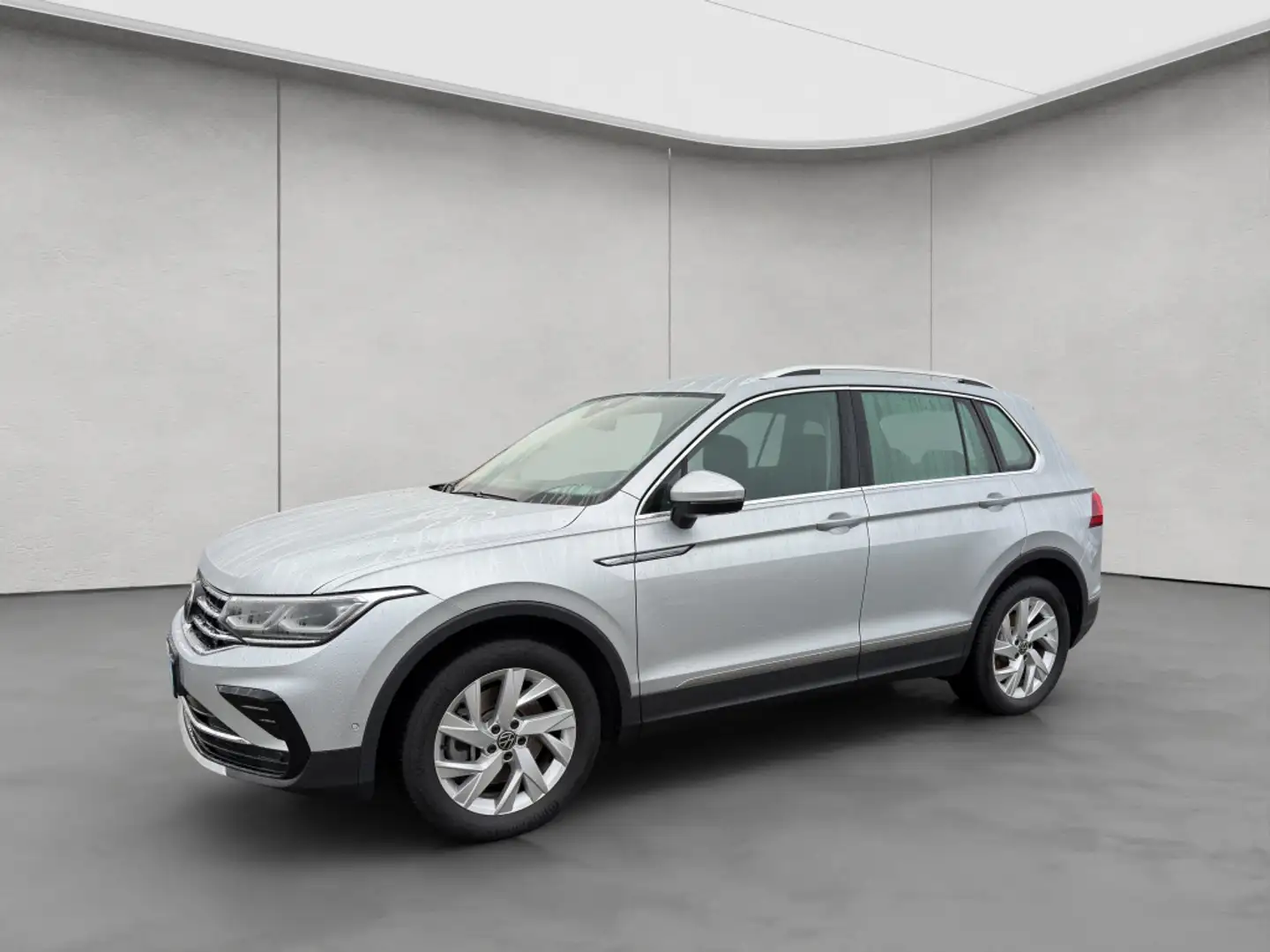 Volkswagen Tiguan Elegance 4Motion 2.0l TSI DSG ACC GJR AHK Silber - 2