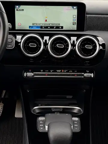 Mercedes-Benz A view 10