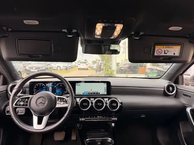 Mercedes-Benz A view 9