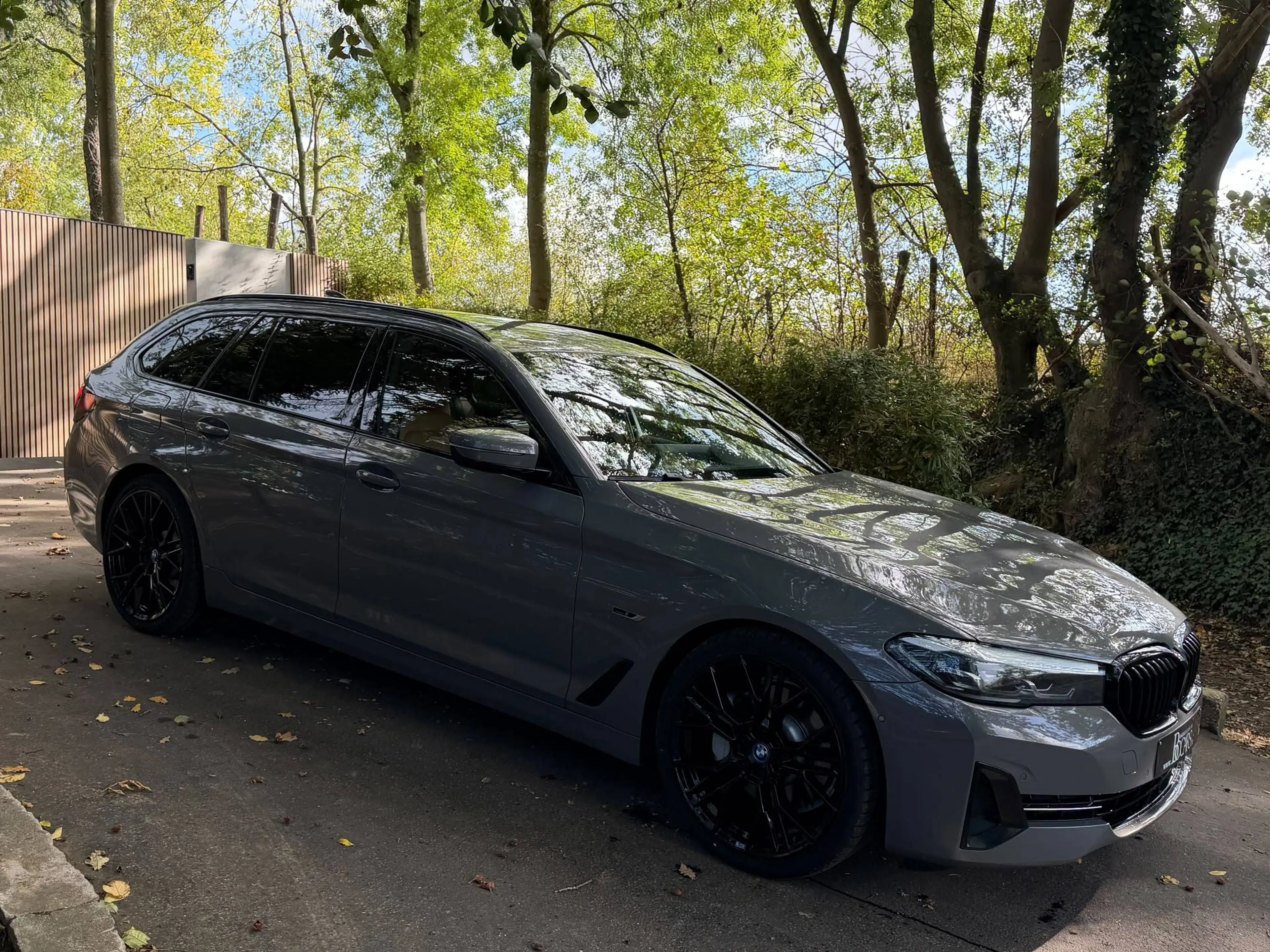 BMW 520 Touring 520eA Led-Navi Prof-Cockpit Pro-Verw.Leer-20" — photo 4