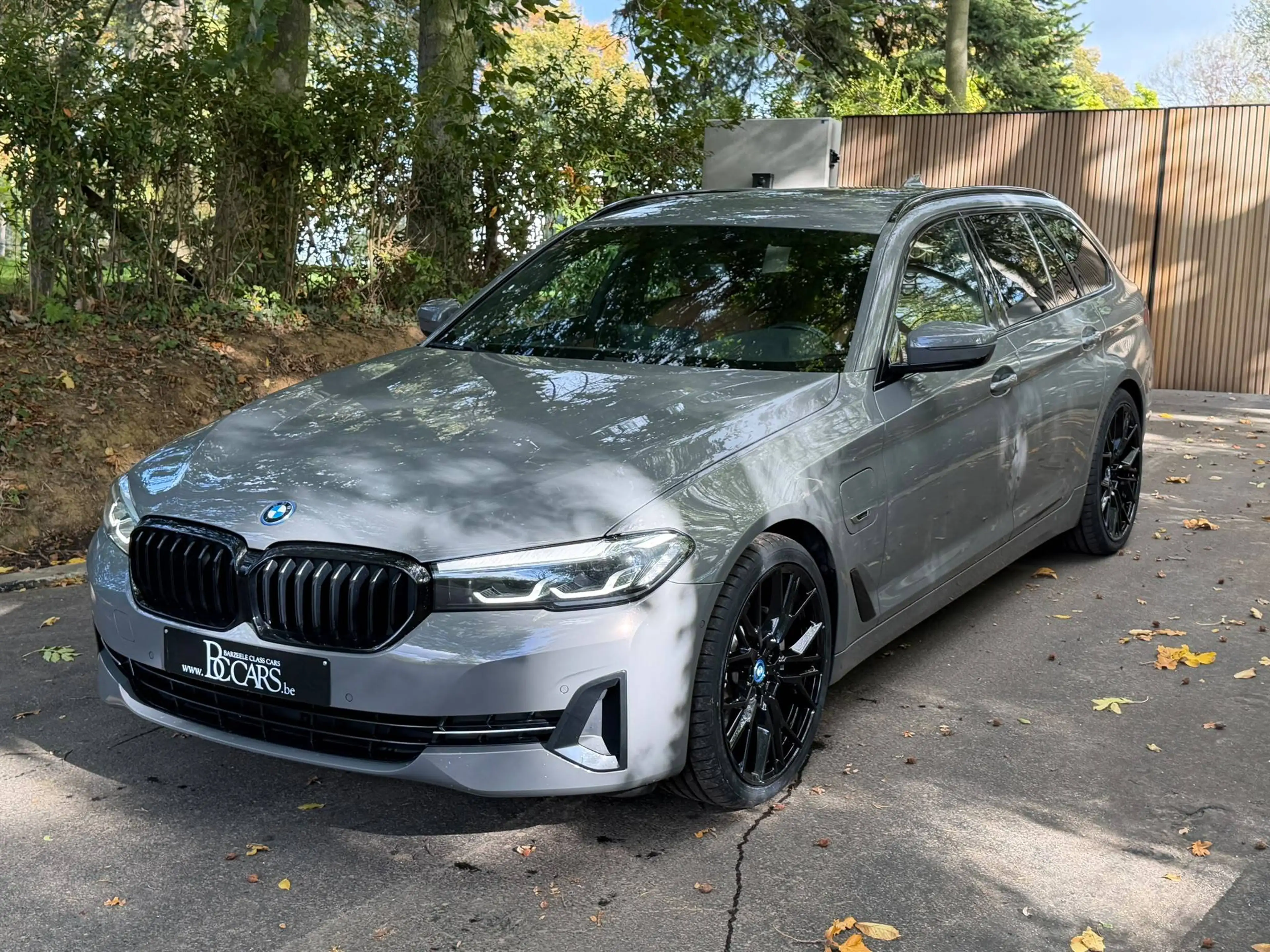 BMW 520 Touring 520eA Led-Navi Prof-Cockpit Pro-Verw.Leer-20" — photo 3