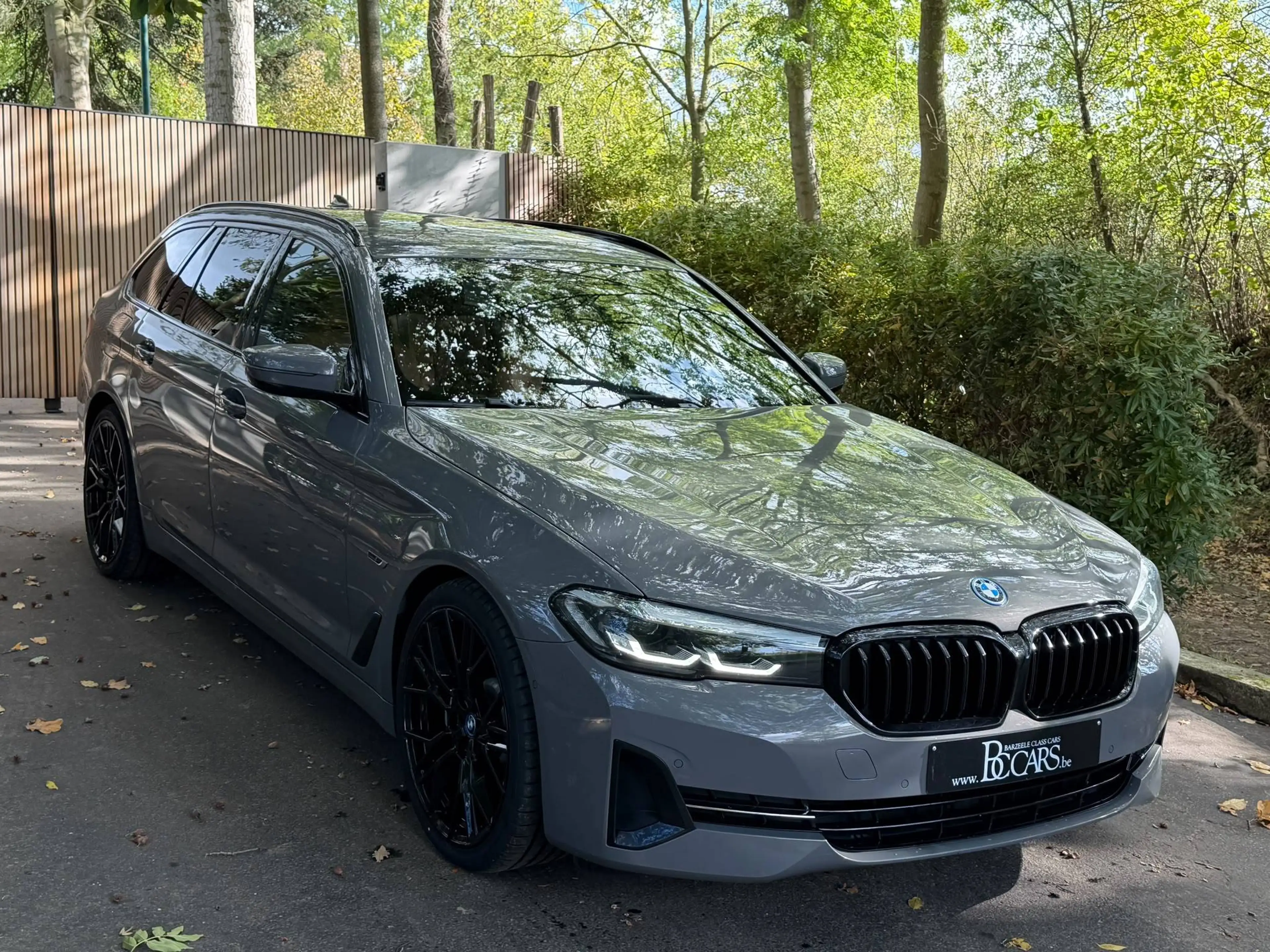 BMW 520 Touring 520eA Led-Navi Prof-Cockpit Pro-Verw.Leer-20"