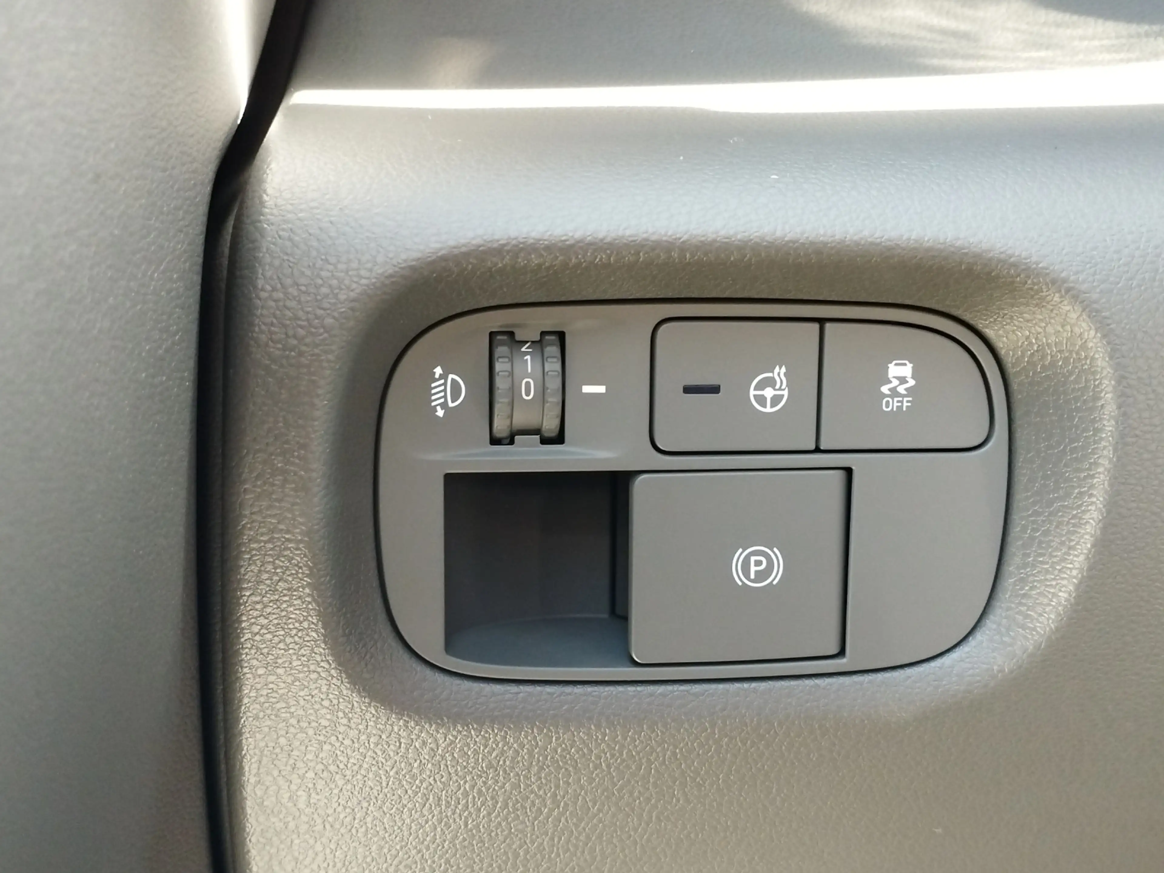 Hyundai Inster 49 kWh Lounge Elektro-Komfort-Paket — photo 16
