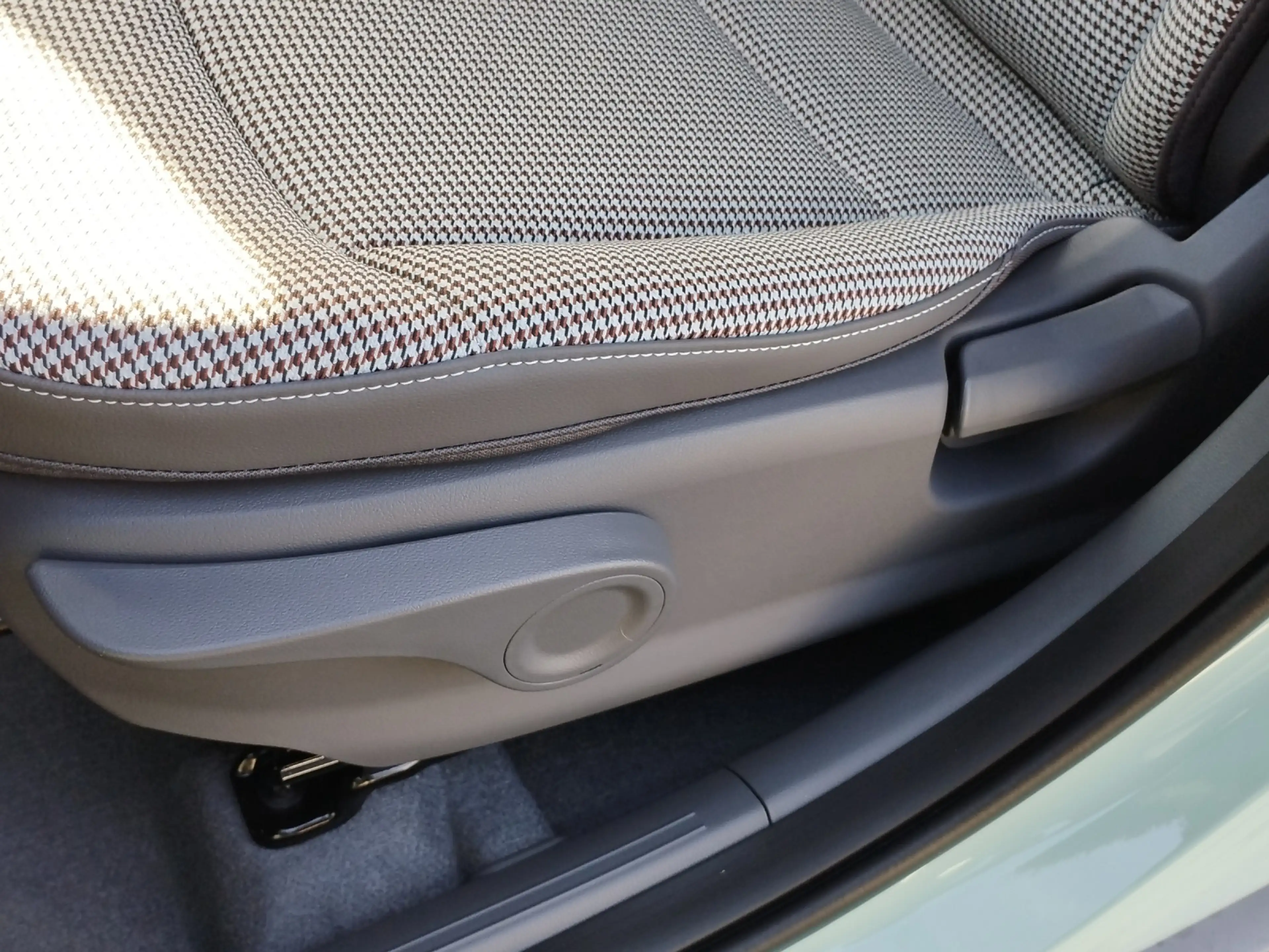 Hyundai Inster 49 kWh Lounge Elektro-Komfort-Paket — photo 20