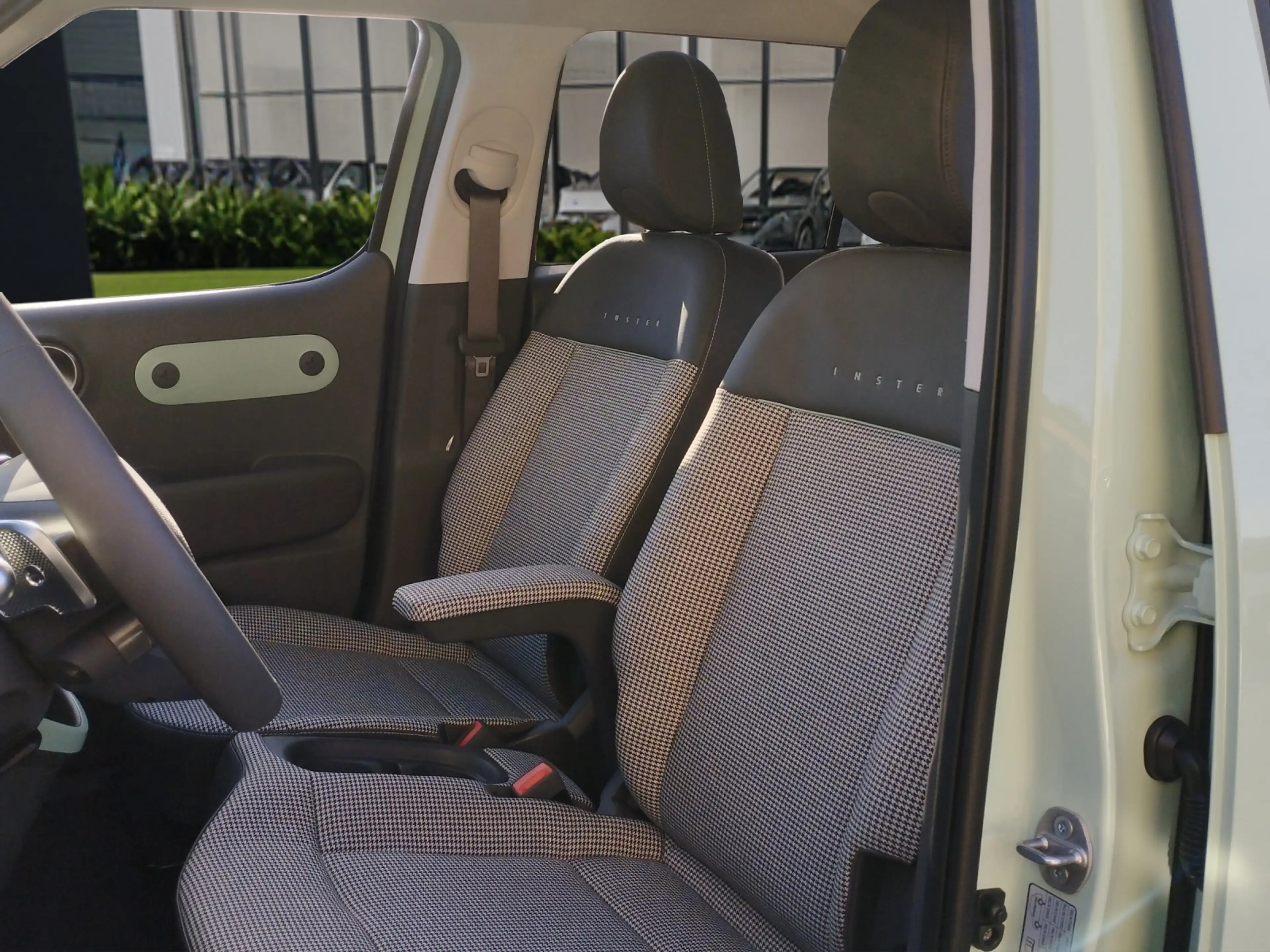 Hyundai Inster 49 kWh Lounge Elektro-Komfort-Paket — photo 6