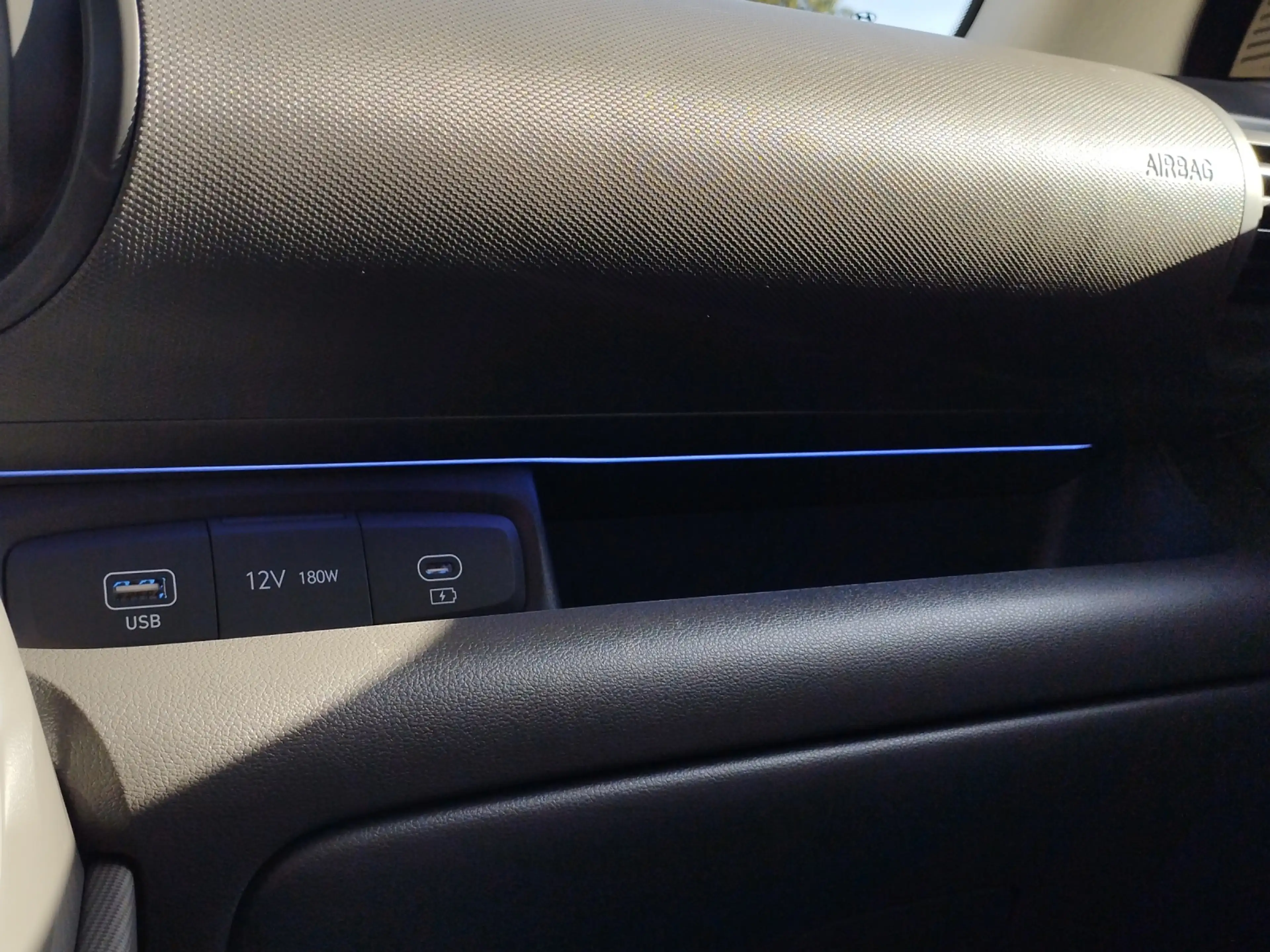 Hyundai Inster 49 kWh Lounge Elektro-Komfort-Paket — photo 17