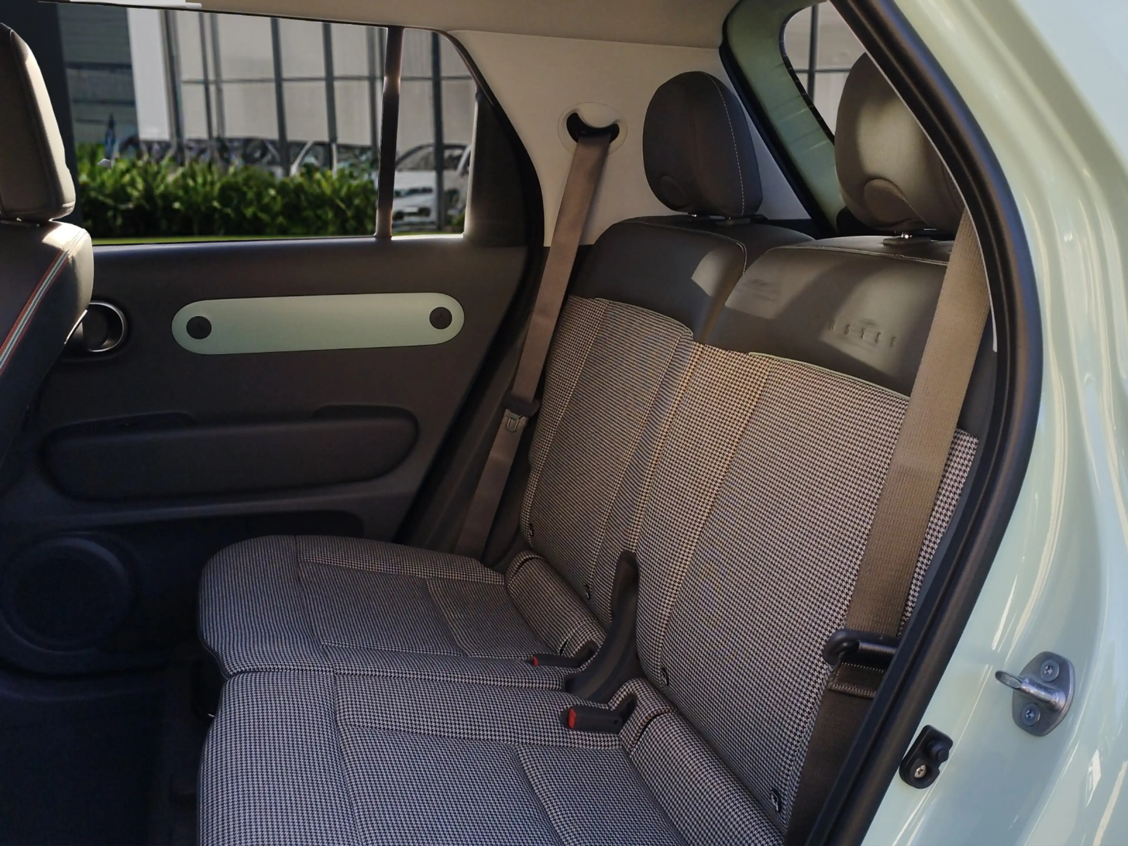 Hyundai Inster 49 kWh Lounge Elektro-Komfort-Paket — photo 7