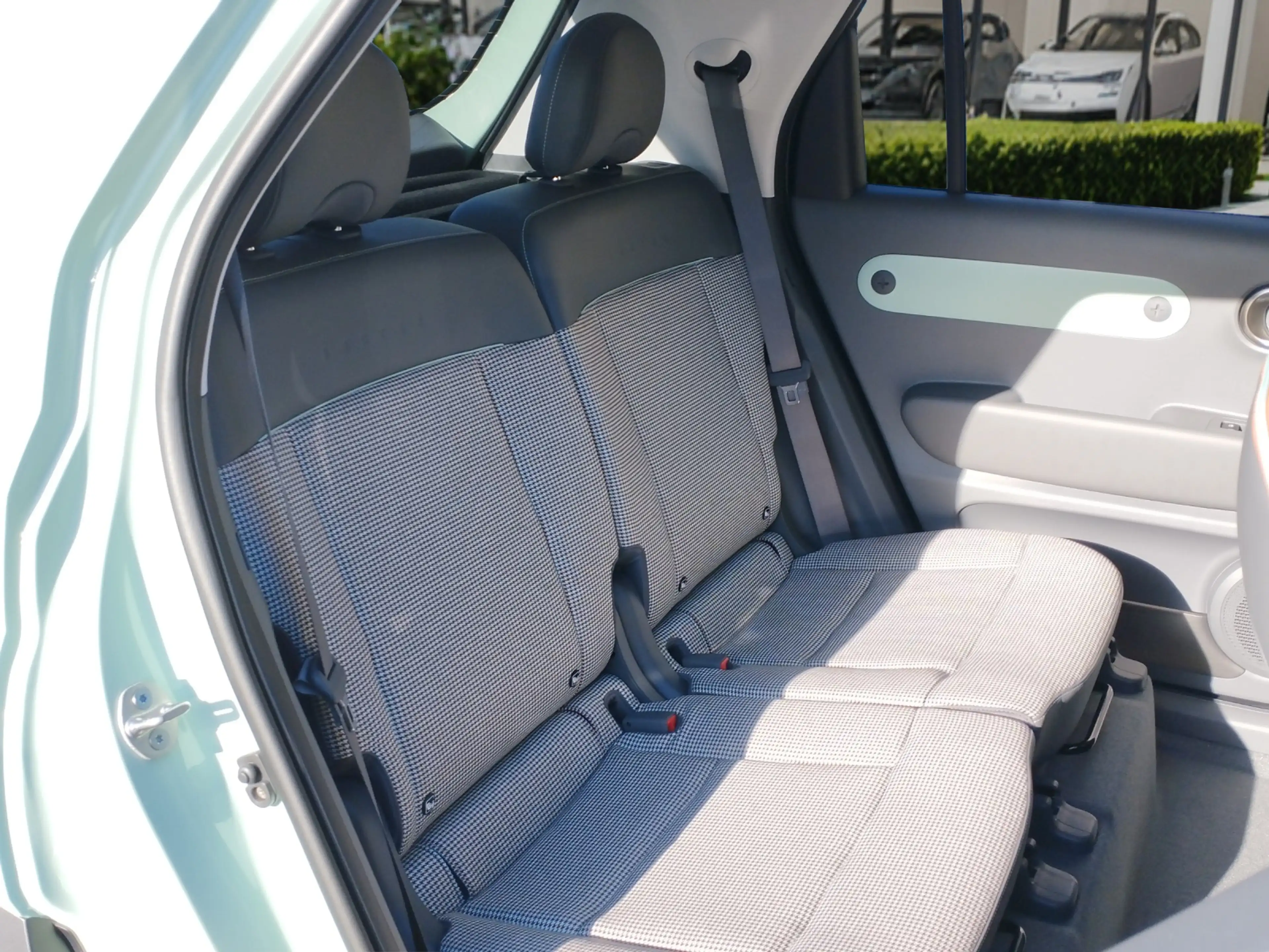 Hyundai Inster 49 kWh Lounge Elektro-Komfort-Paket — photo 9