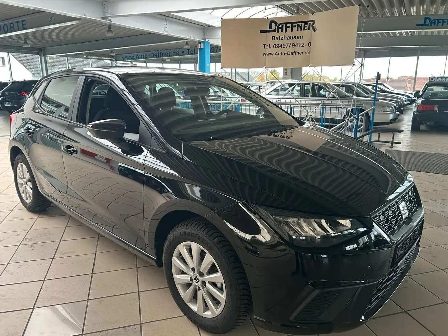 SEAT Ibiza 1.0 TSI 85kW Style/DAB/SZHZG/PDC Zwart - 1