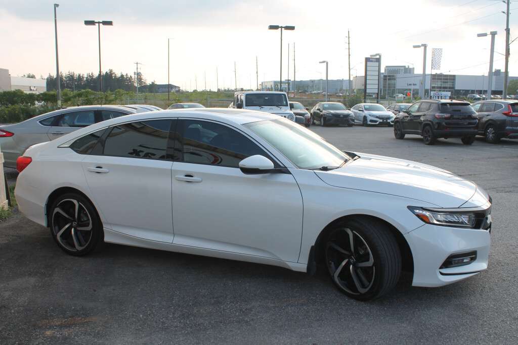2018 Honda Accord Sport | Leather Power Seats Sunroof Carplay Camera — снимка 1