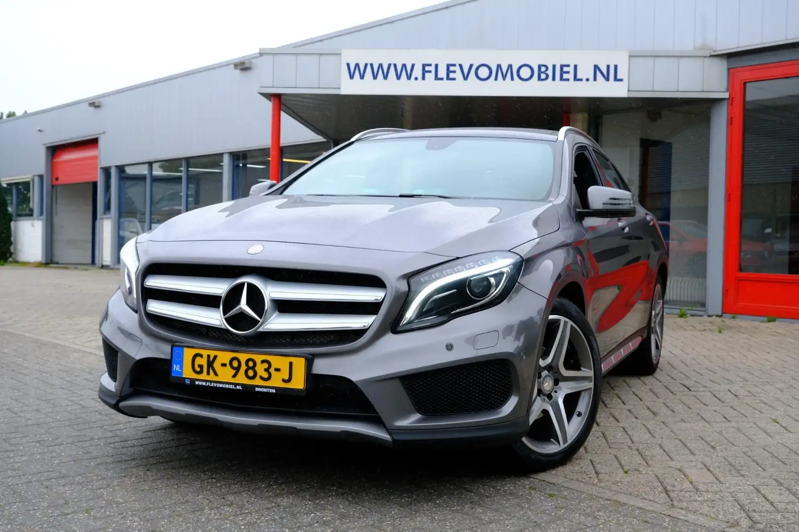 Mercedes-Benz GLA 200 AMG Ambition Aut. Pano|Leder|Xenon|PDC Grijs - 1