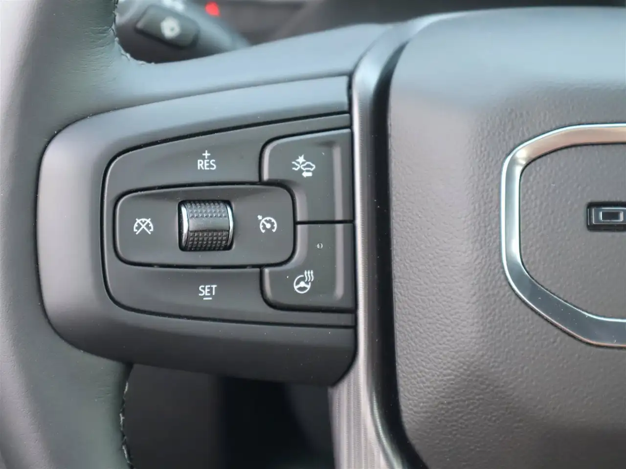 GMC Sierra 3500HD снимка GMC Sierra 3500HD