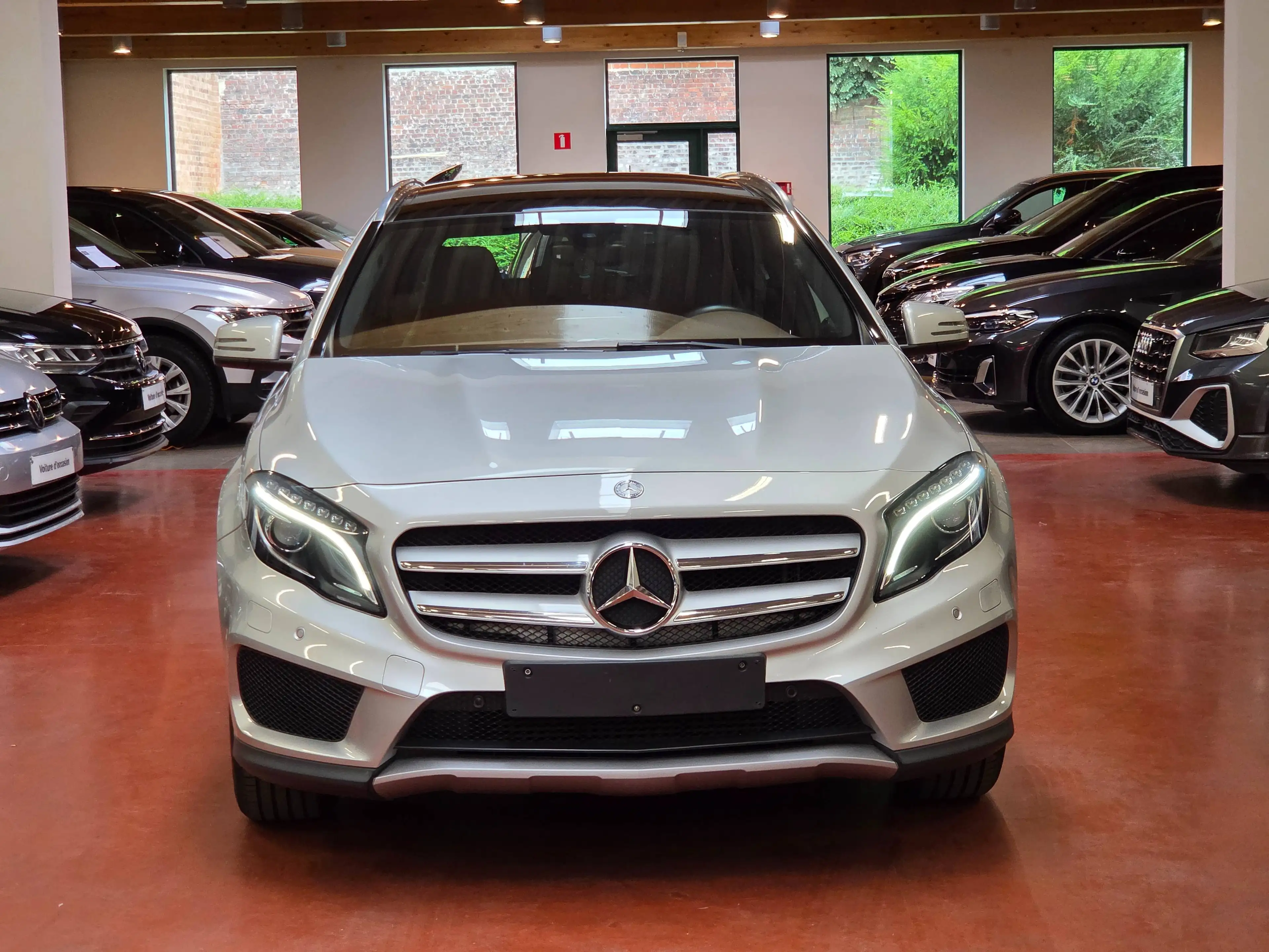 Mercedes-Benz GLA 180 (1.6i essence) + TOIT PANO - CUIR EXCLUSIVE - LED - NAVI - KeylessGo — photo 7