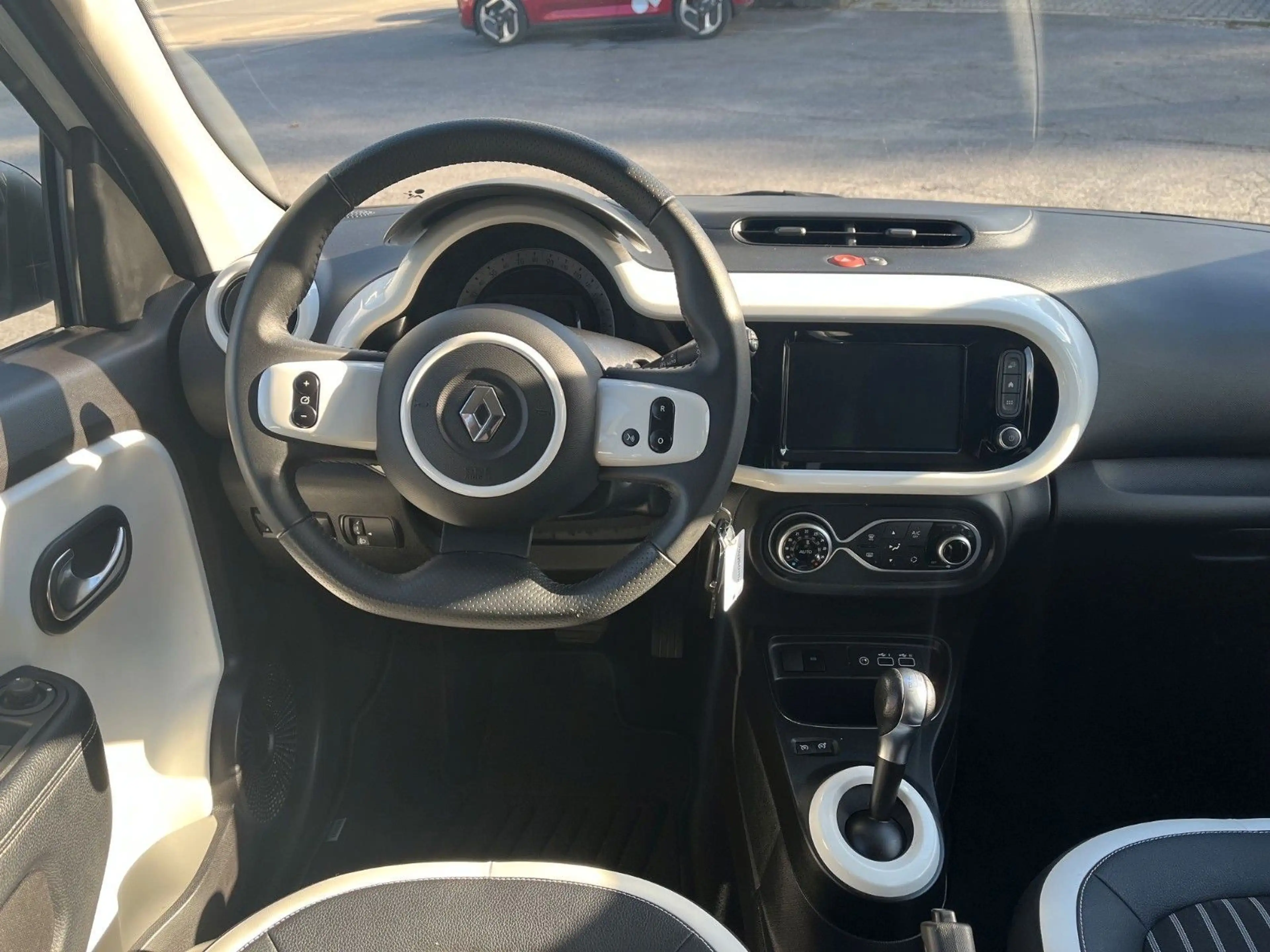 Renault Twingo Techno Electric E-Tech — photo 11