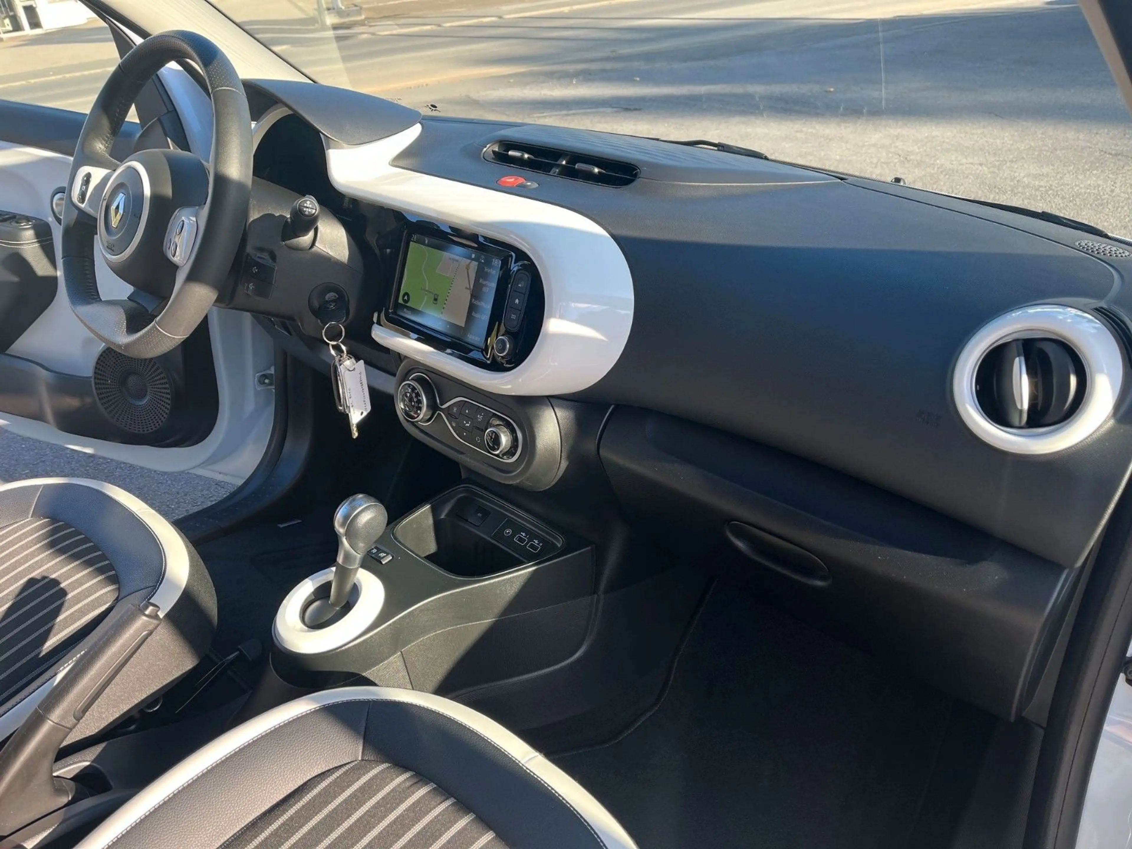 Renault Twingo Techno Electric E-Tech — photo 10