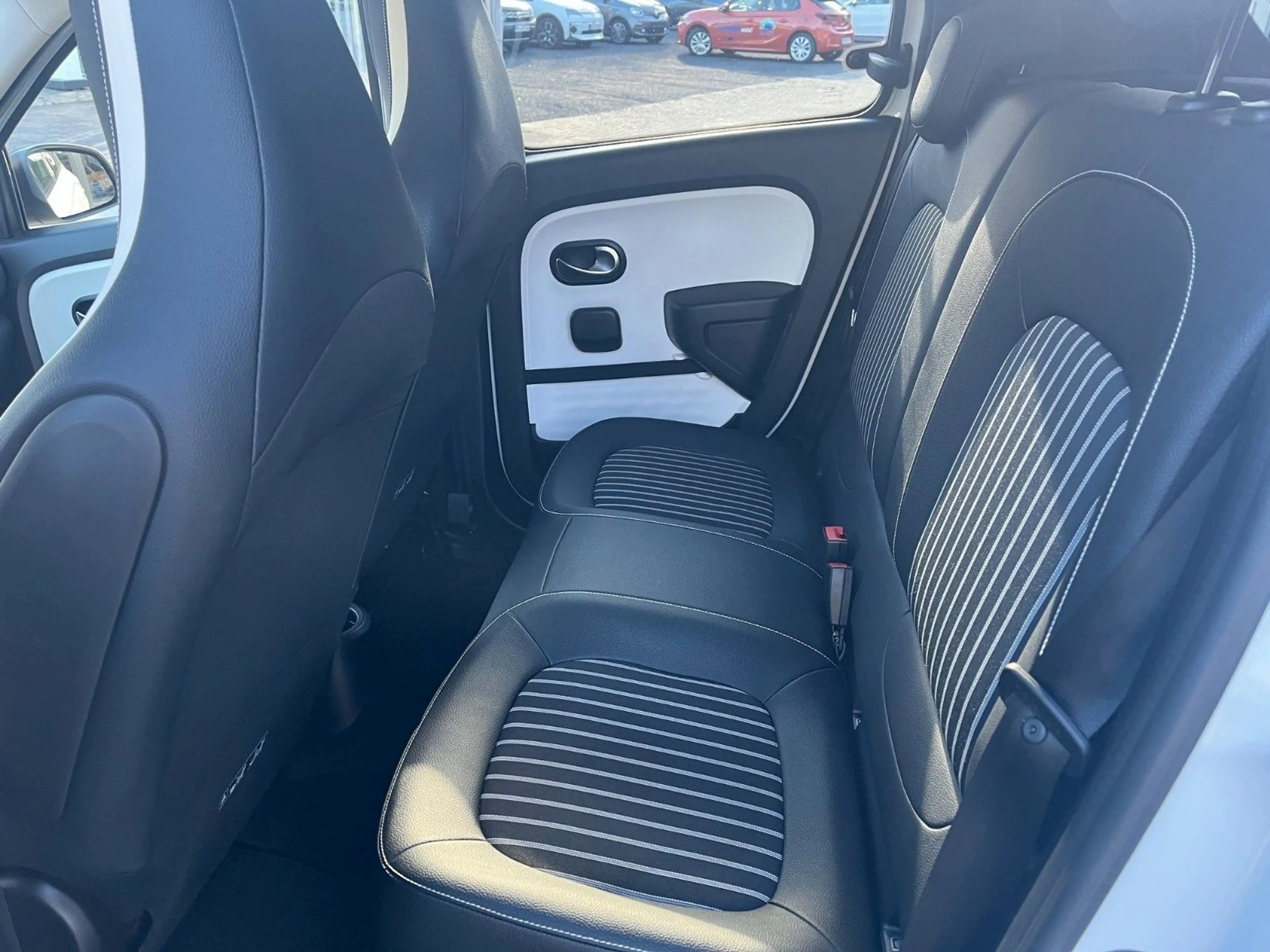 Renault Twingo Techno Electric E-Tech — photo 13