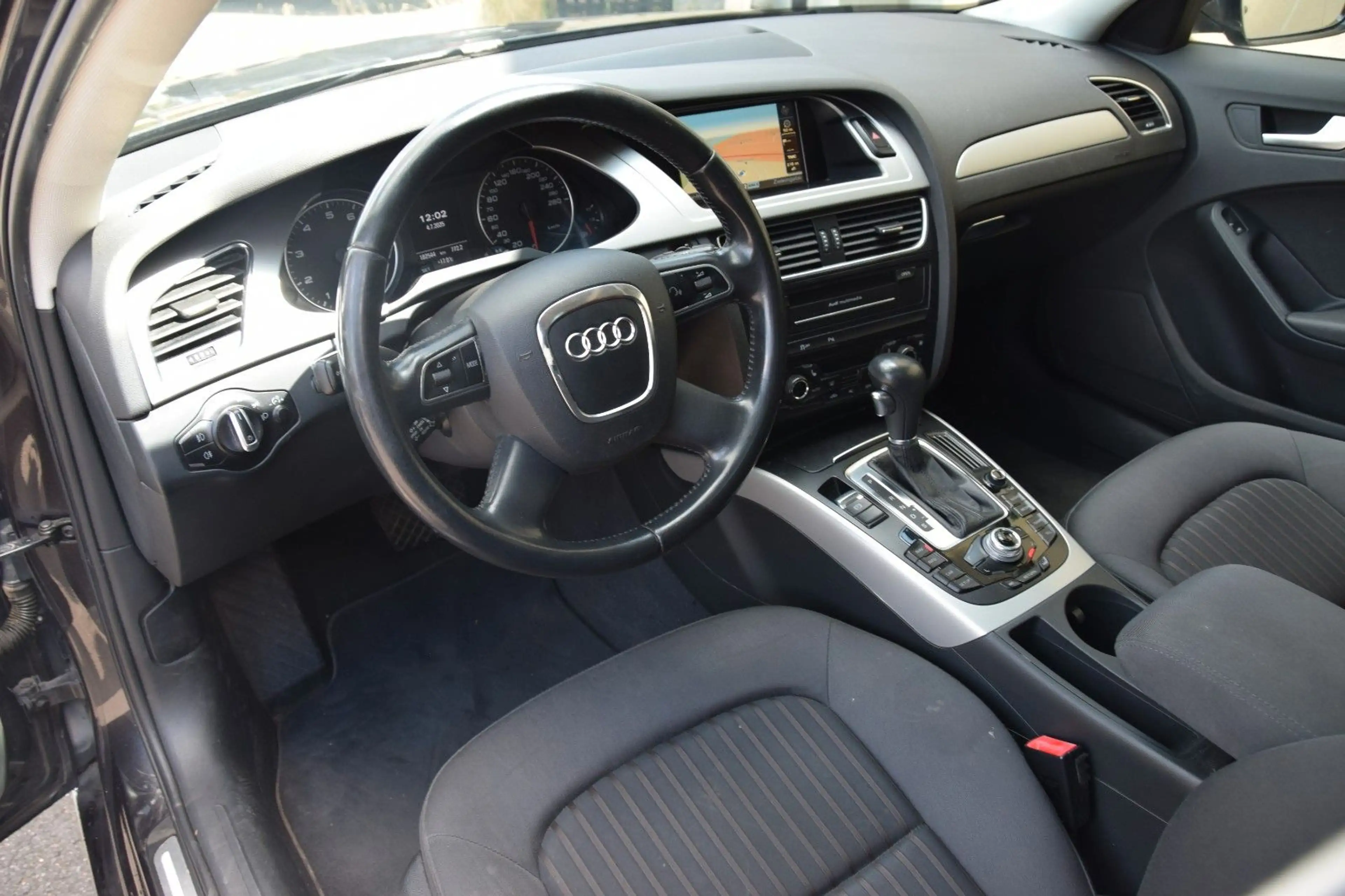 Audi A4 Avant*AUTOMATIK*PANORAMADACH*NAVI*PDC*SITZHZ — photo 8