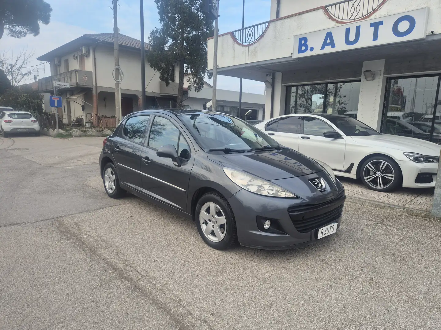 Peugeot 207 207 5p 1.4 hdi 8v X-Line Business Grau - 1