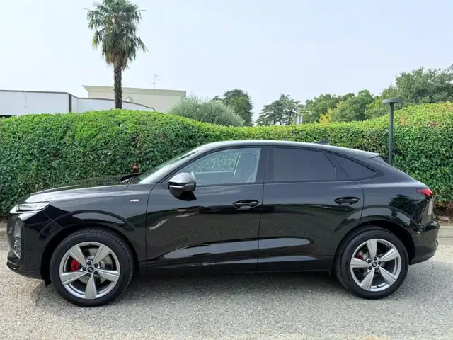 Audi Q3 view 5