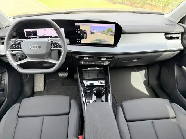 Audi Q3 view 9